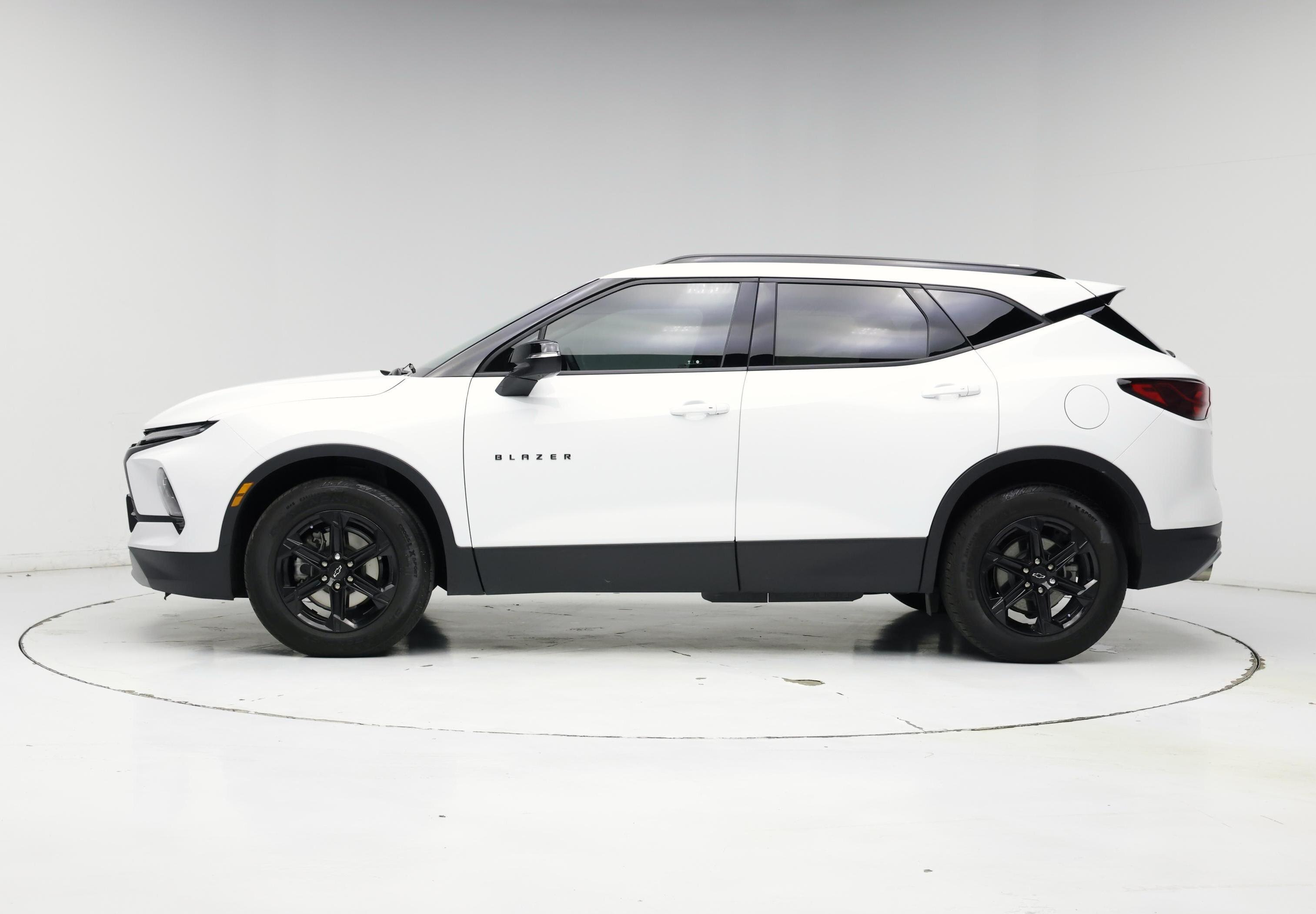 Thumbnail: 2023 Chevrolet Blazer - 3