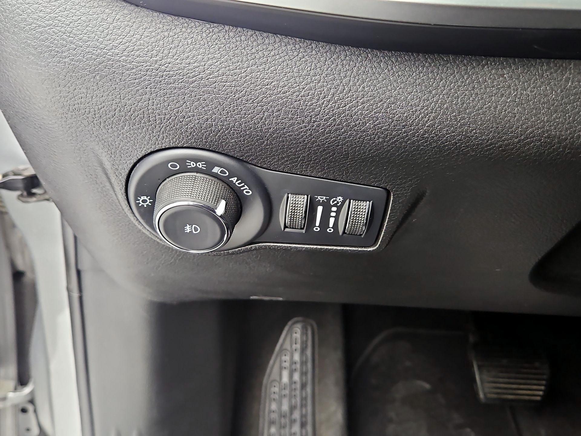 Thumbnail: 2022 Jeep Compass - 13