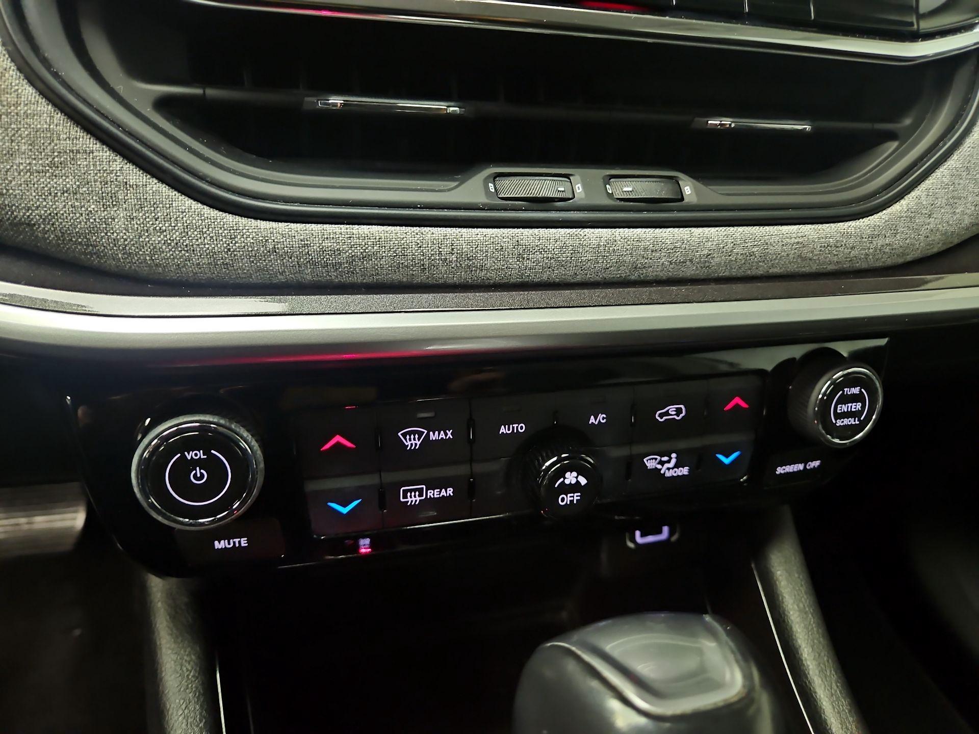 Thumbnail: 2022 Jeep Compass - 16