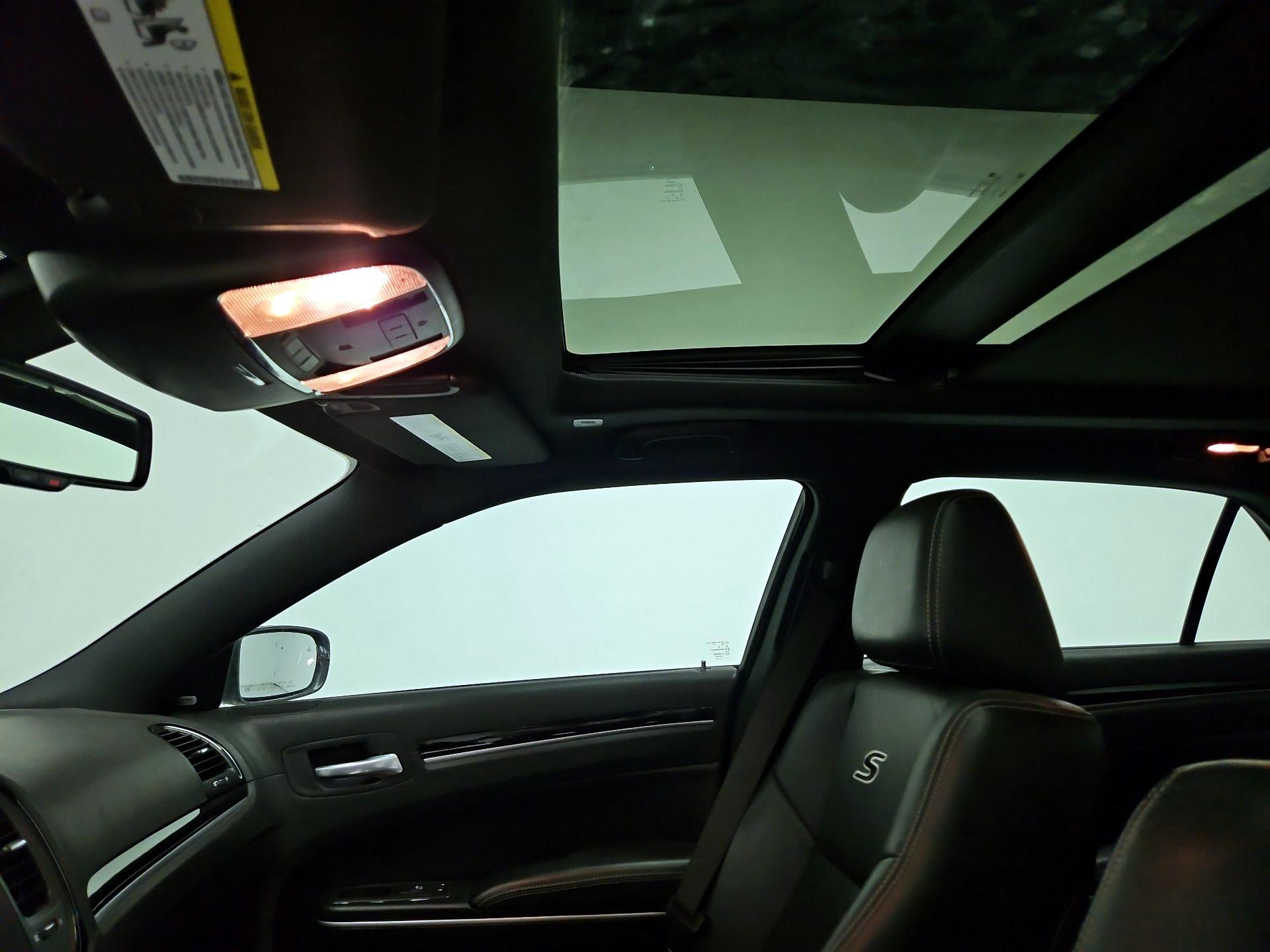 Thumbnail: 2022 Chrysler 300 - 19