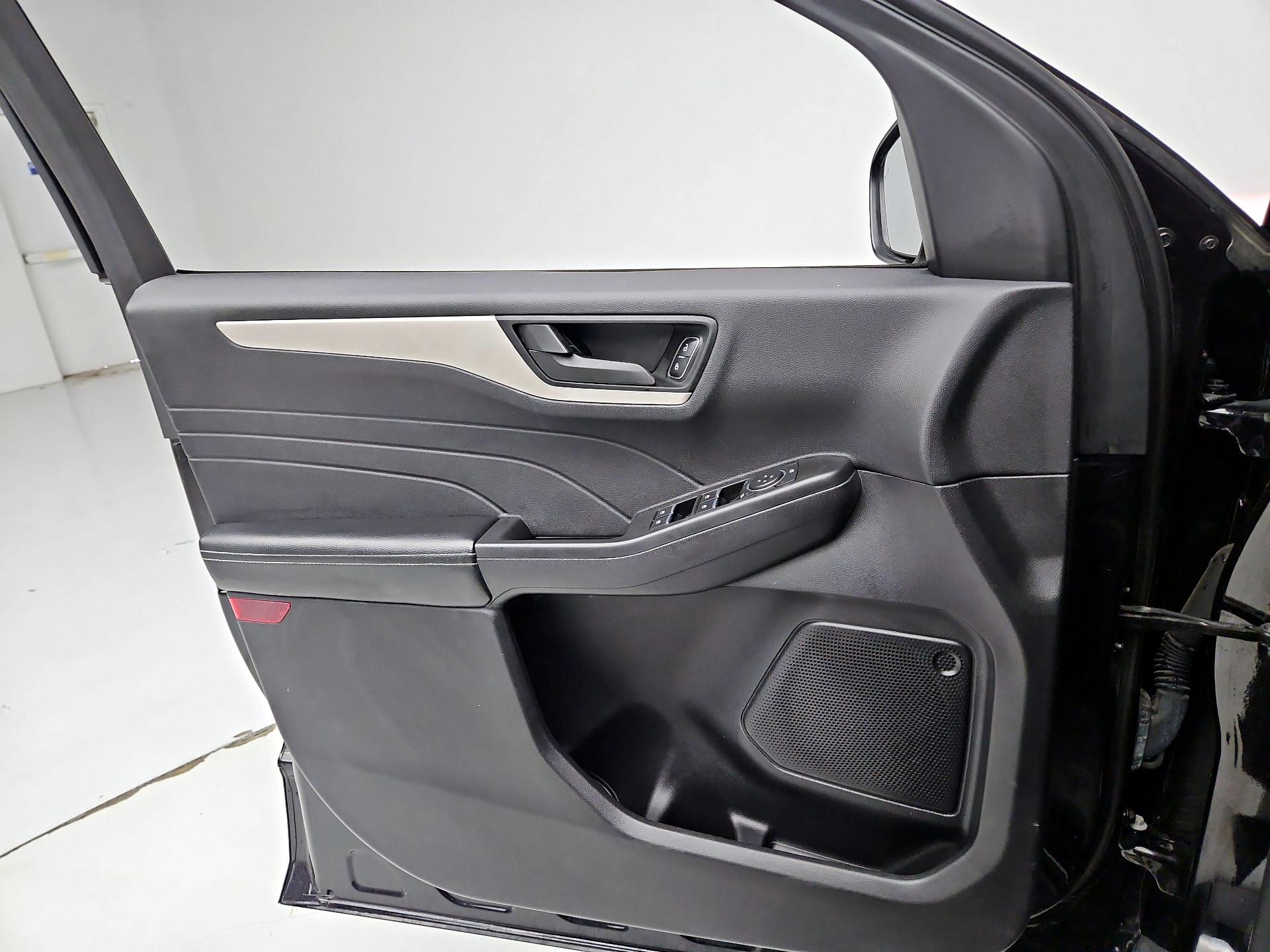 Thumbnail: 2022 Ford Escape - 12