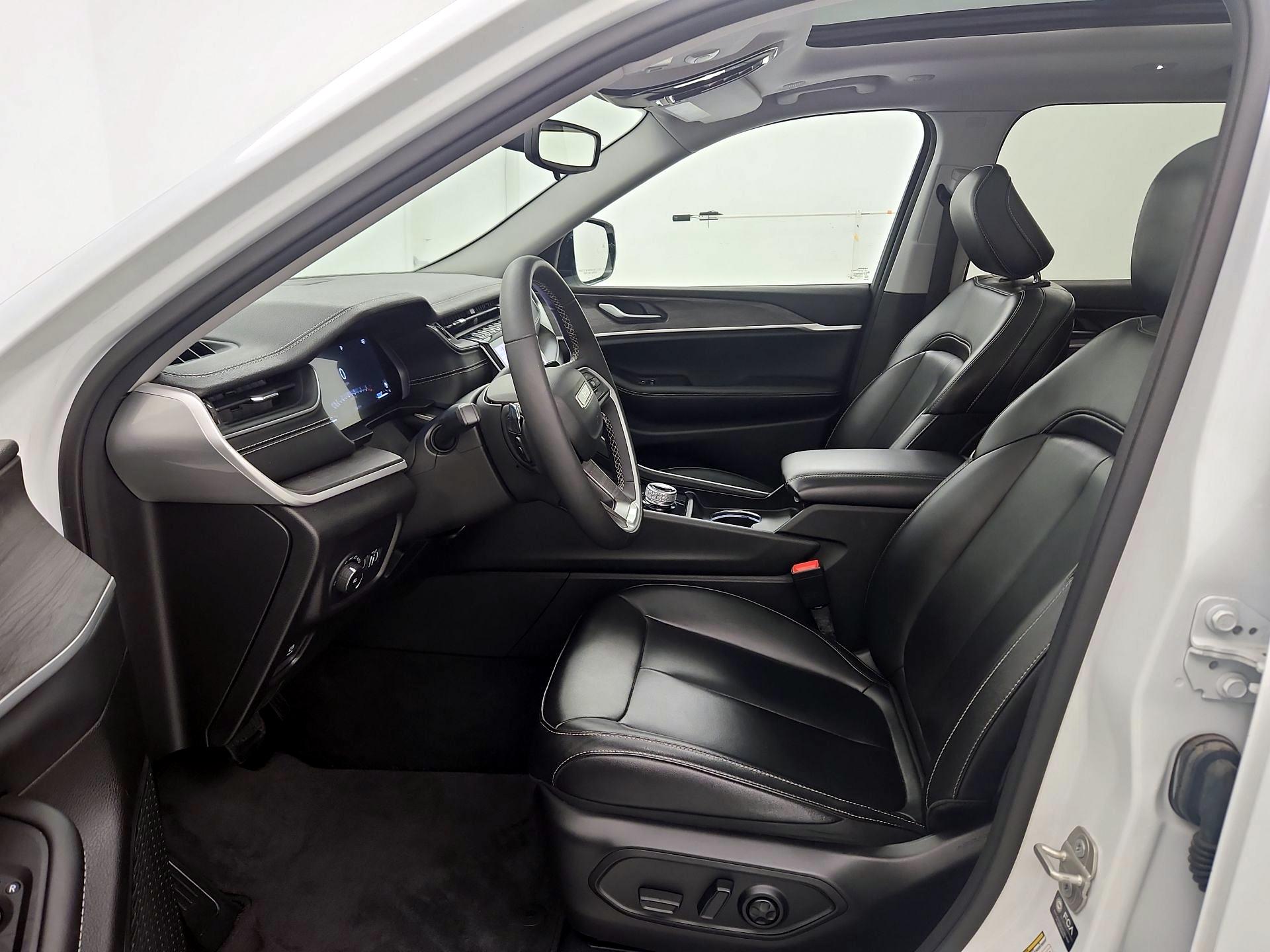 Thumbnail: 2023 Jeep Grand Cherokee L - 11