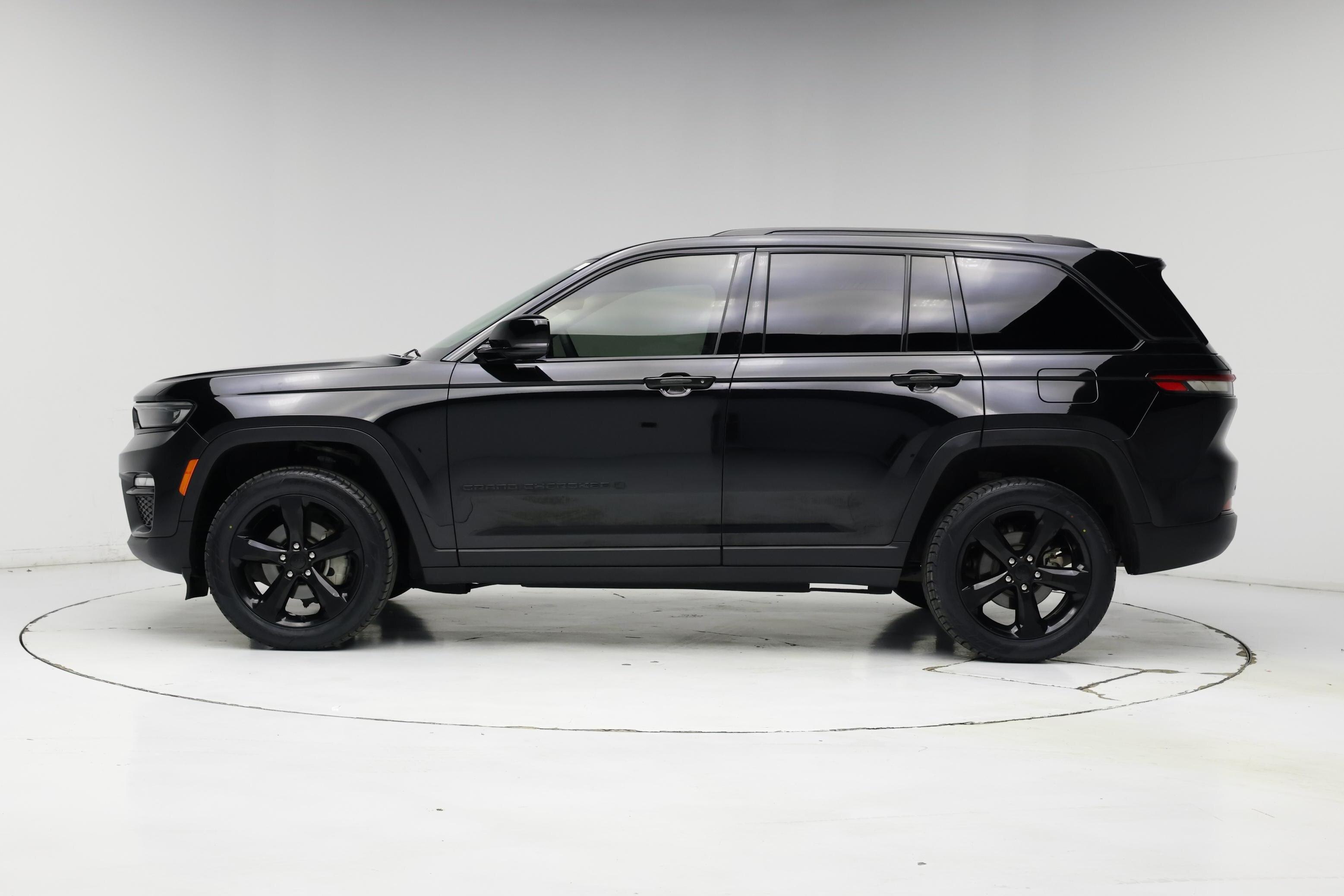 Thumbnail: 2023 Jeep Grand Cherokee - 3