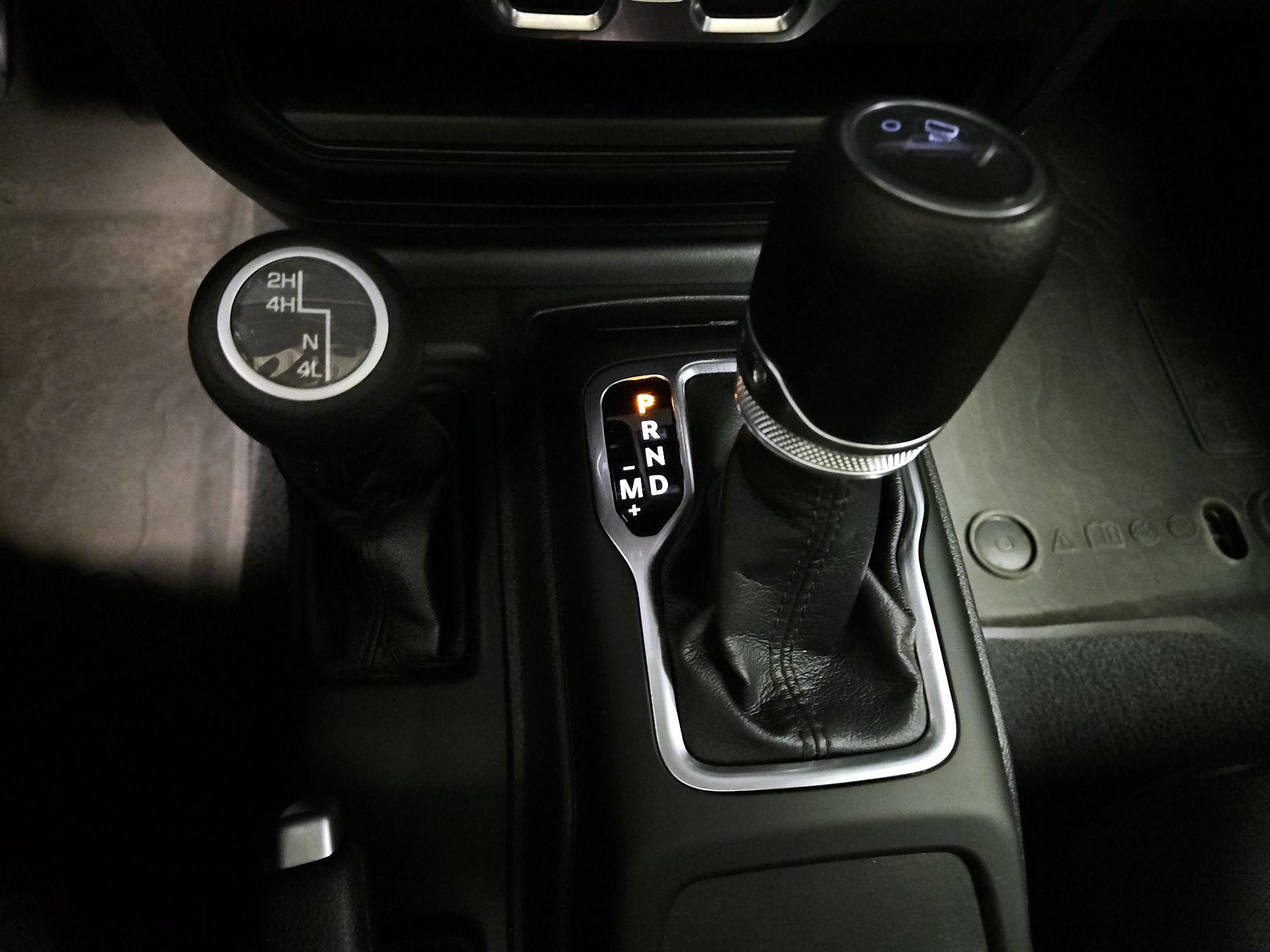 Thumbnail: 2023 Jeep Gladiator - 17