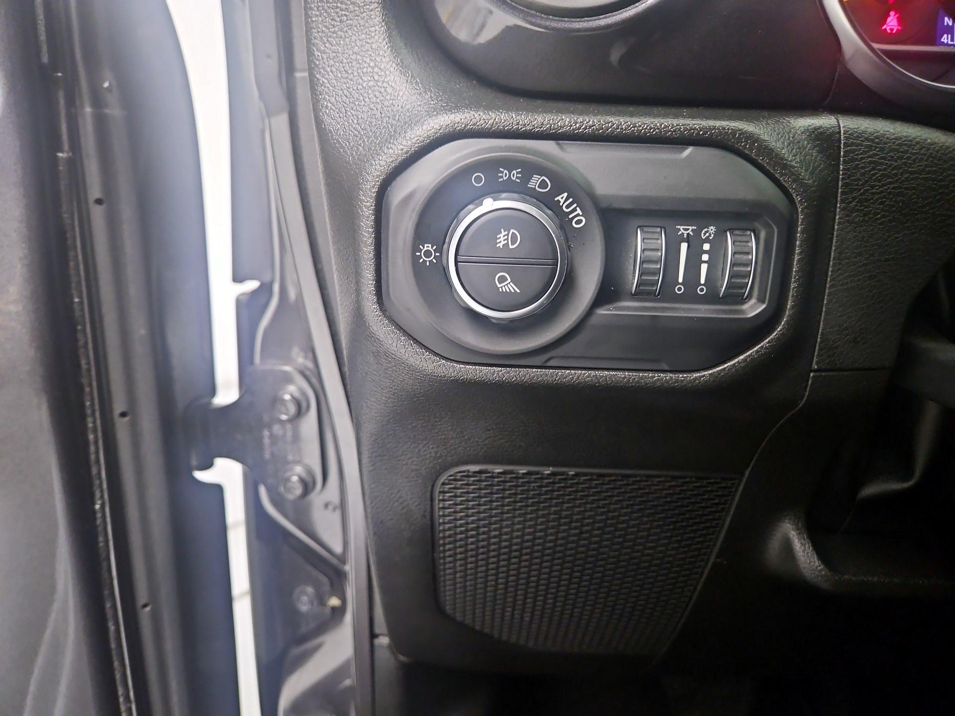 Thumbnail: 2022 Jeep Gladiator - 13