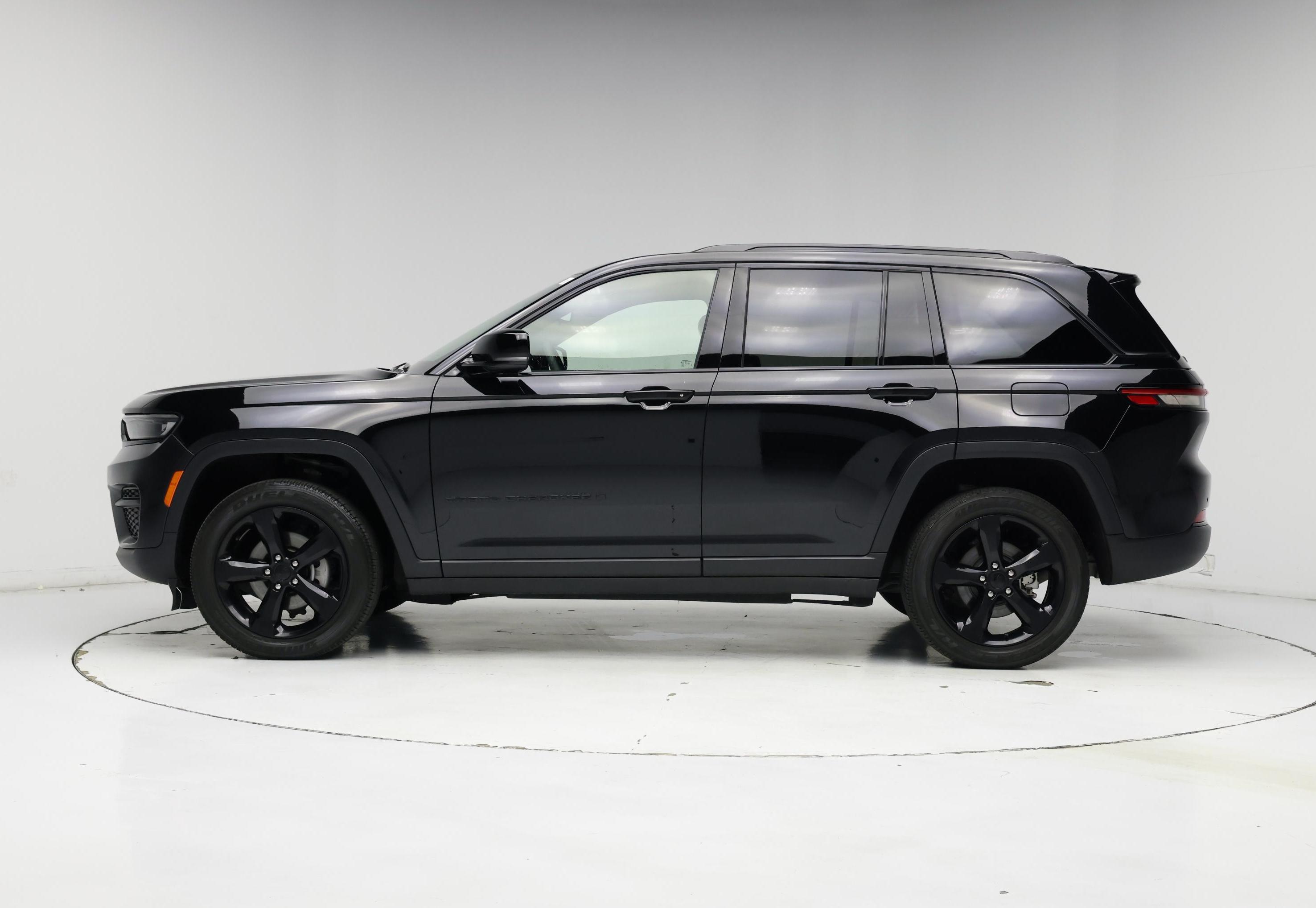 Thumbnail: 2023 Jeep Grand Cherokee - 3