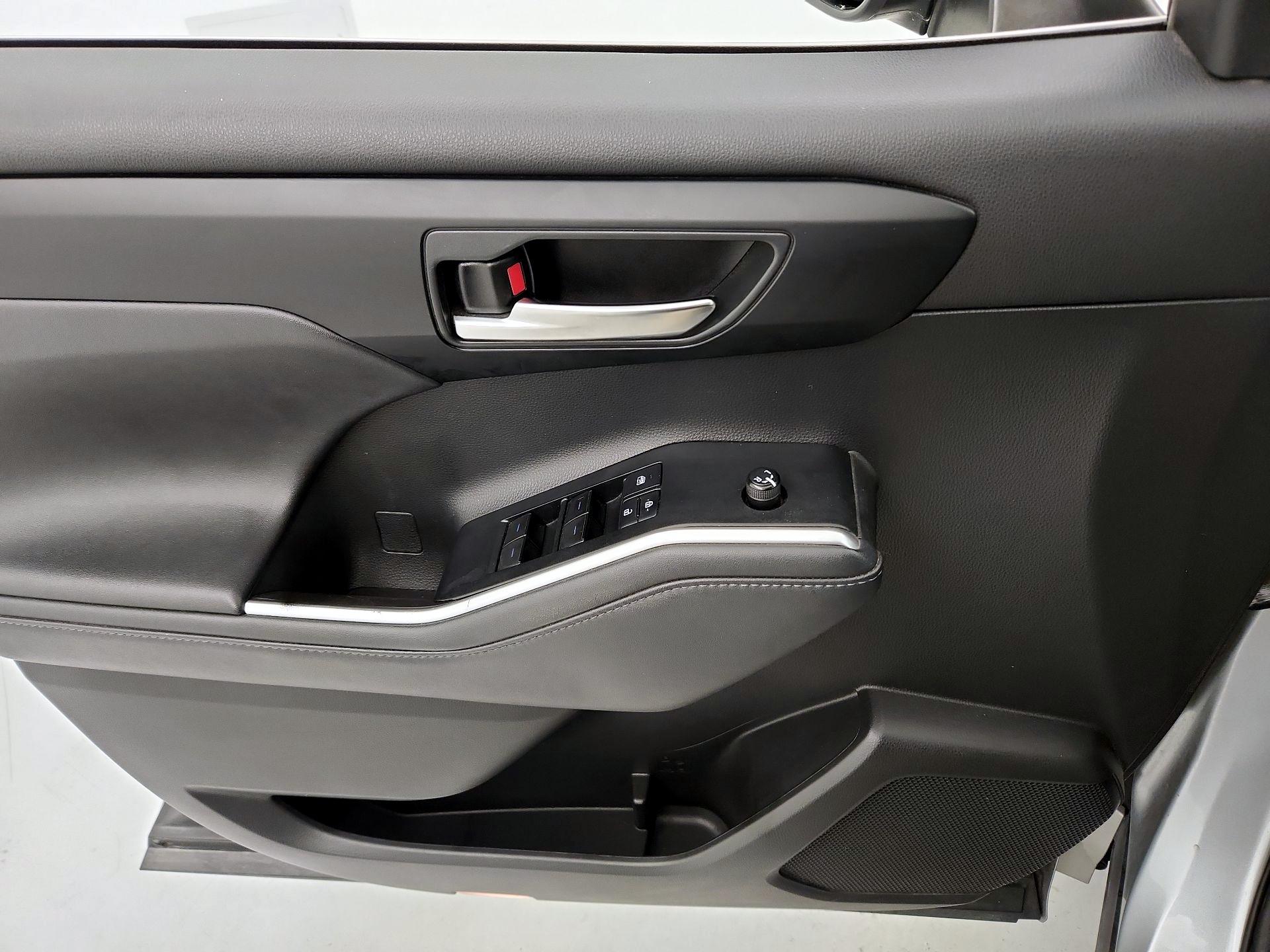 Thumbnail: 2021 Toyota Highlander - 12