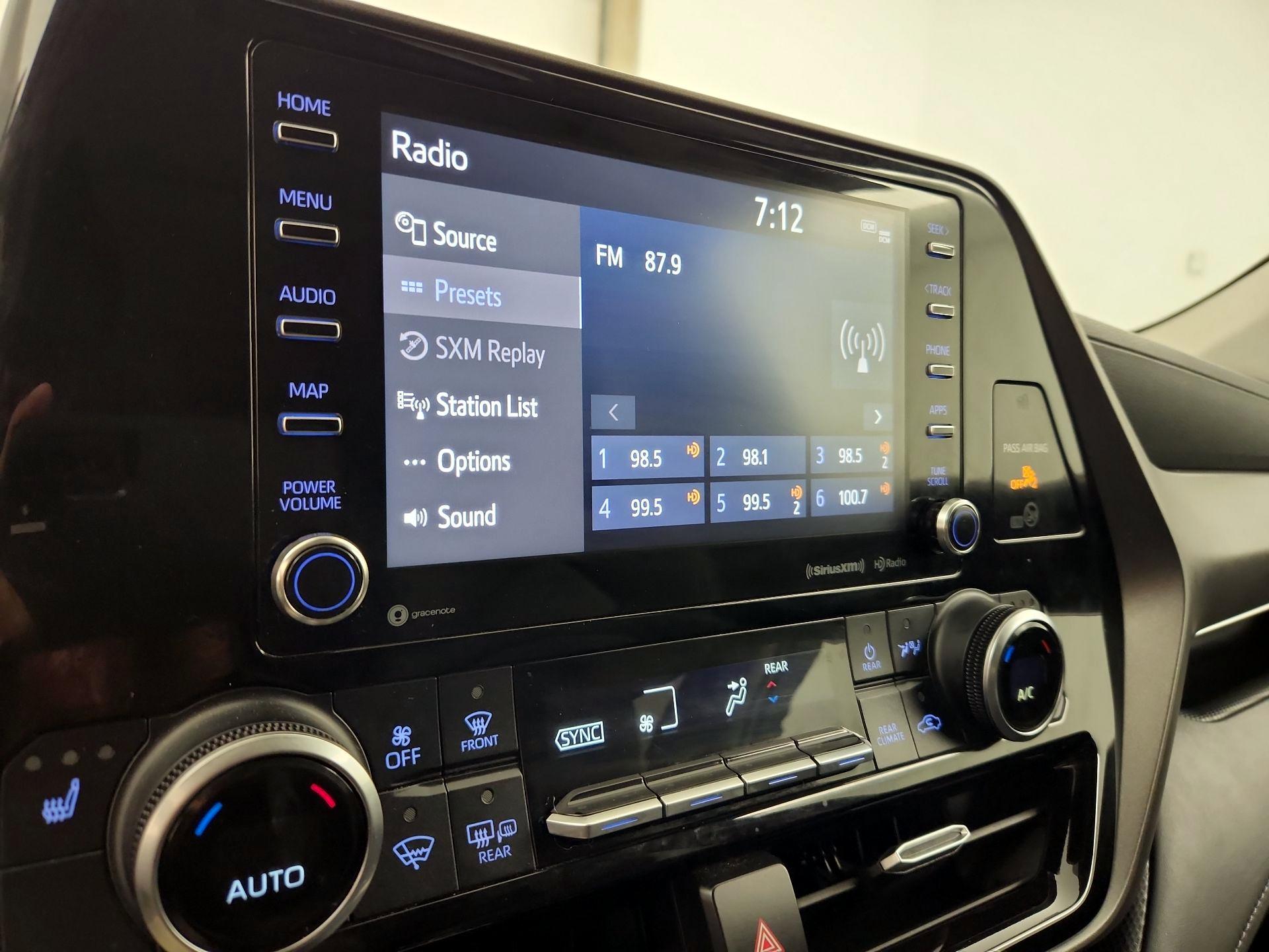 Thumbnail: 2021 Toyota Highlander - 15