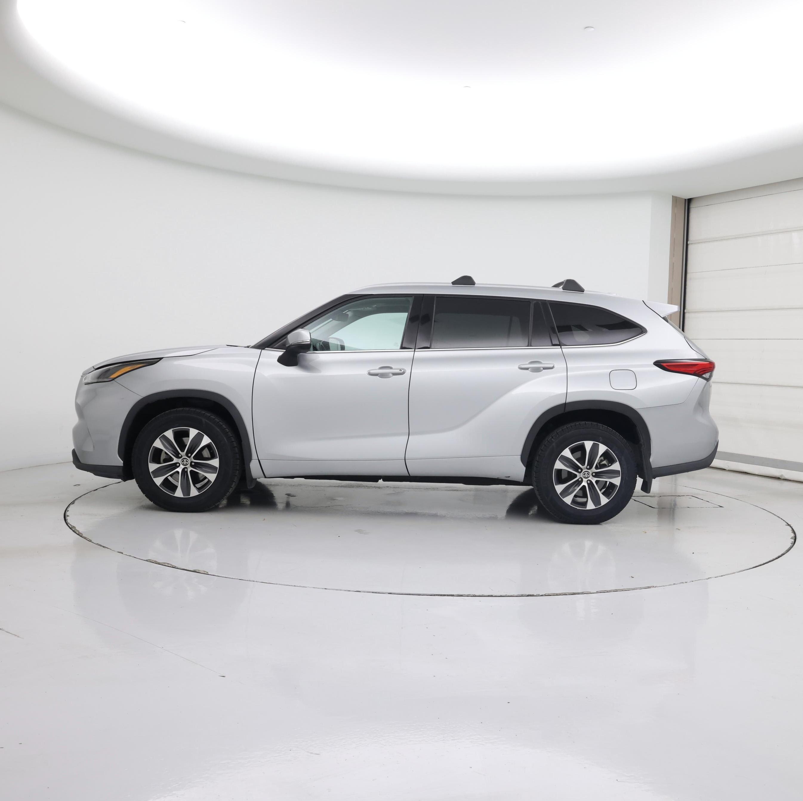 Thumbnail: 2021 Toyota Highlander - 3