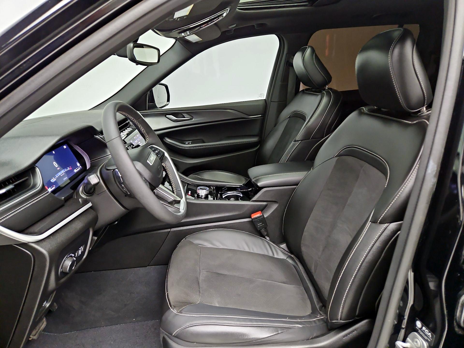 Thumbnail: 2023 Jeep Grand Cherokee - 11