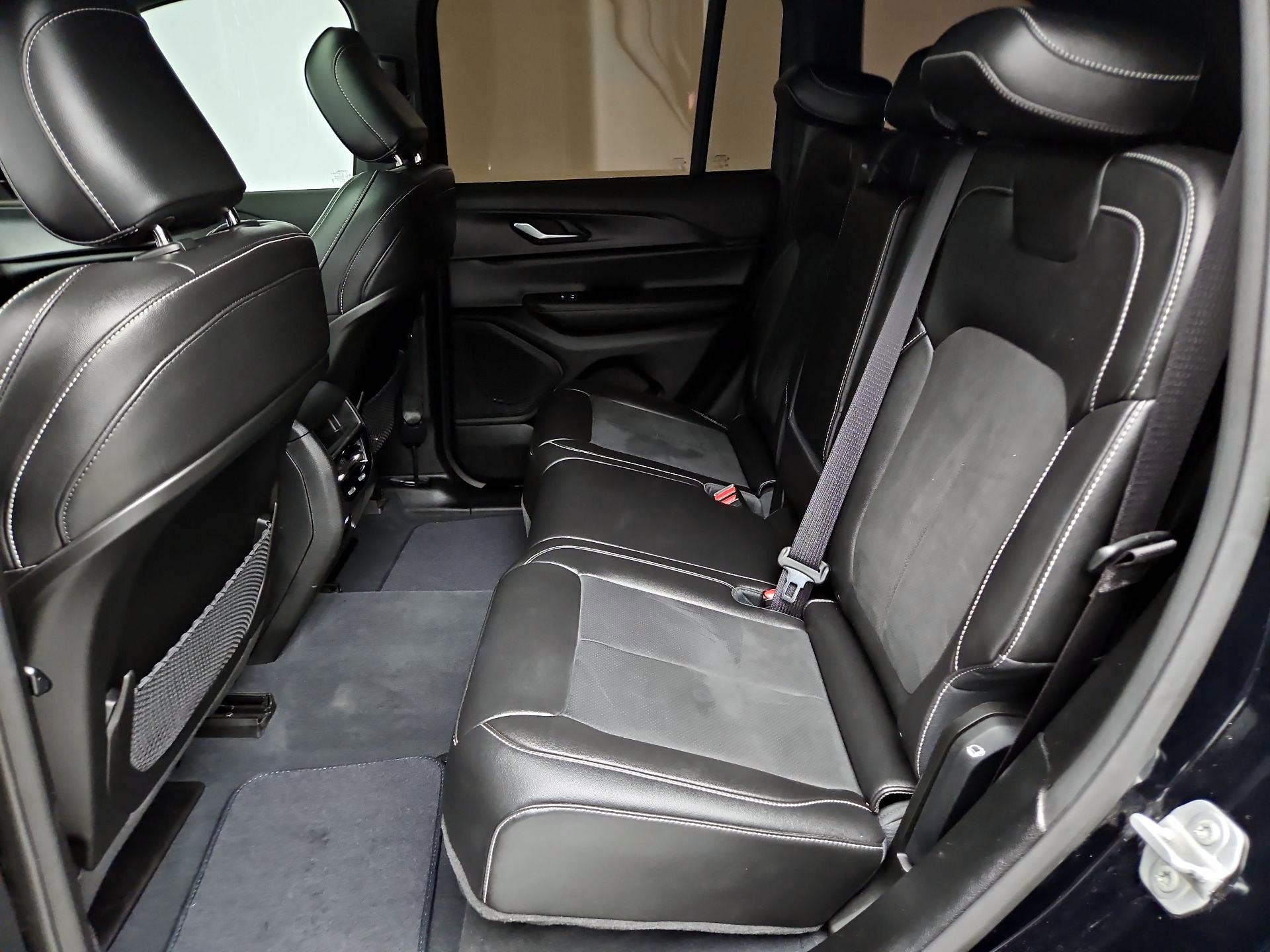 Thumbnail: 2023 Jeep Grand Cherokee - 20