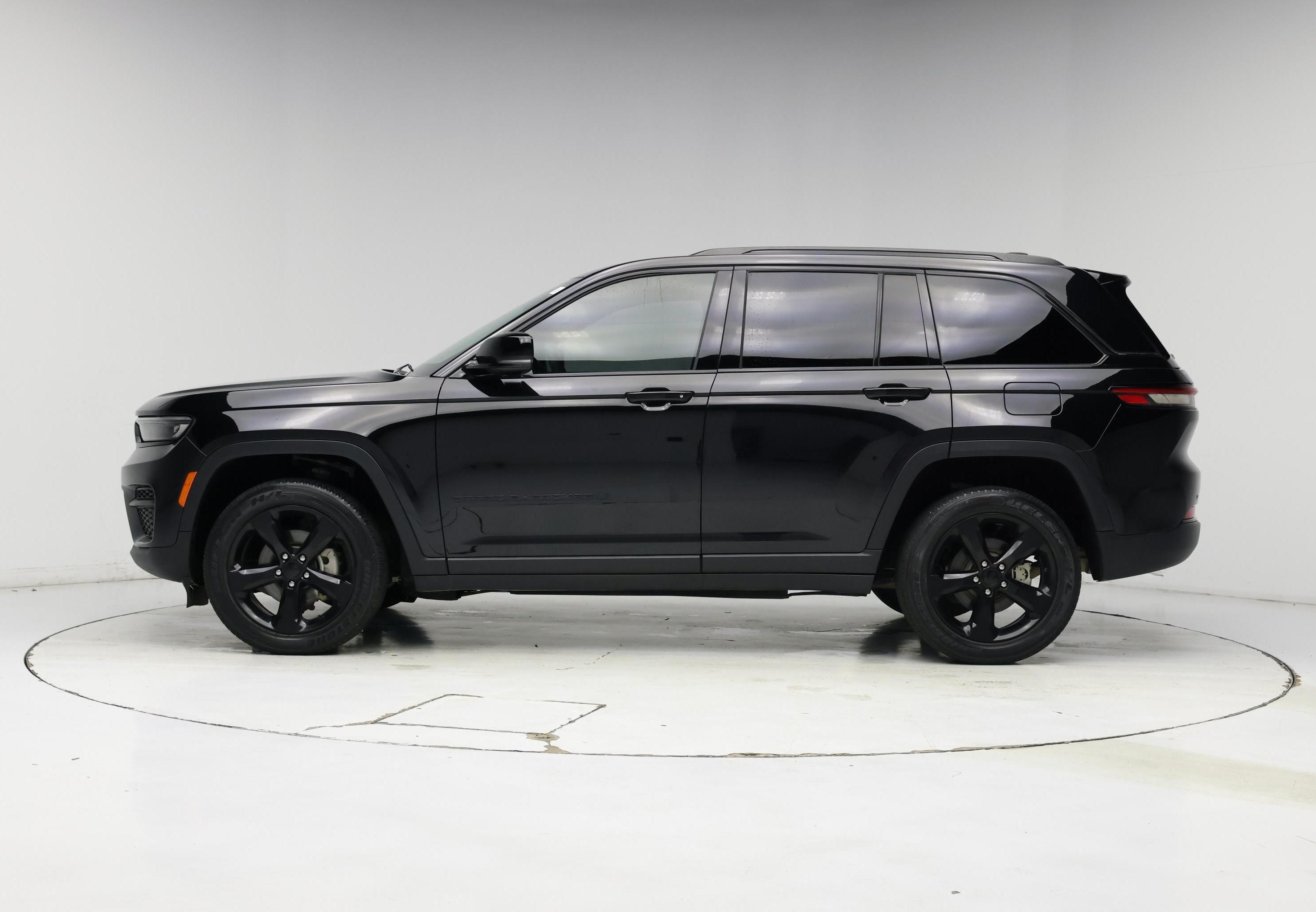 Thumbnail: 2023 Jeep Grand Cherokee - 3