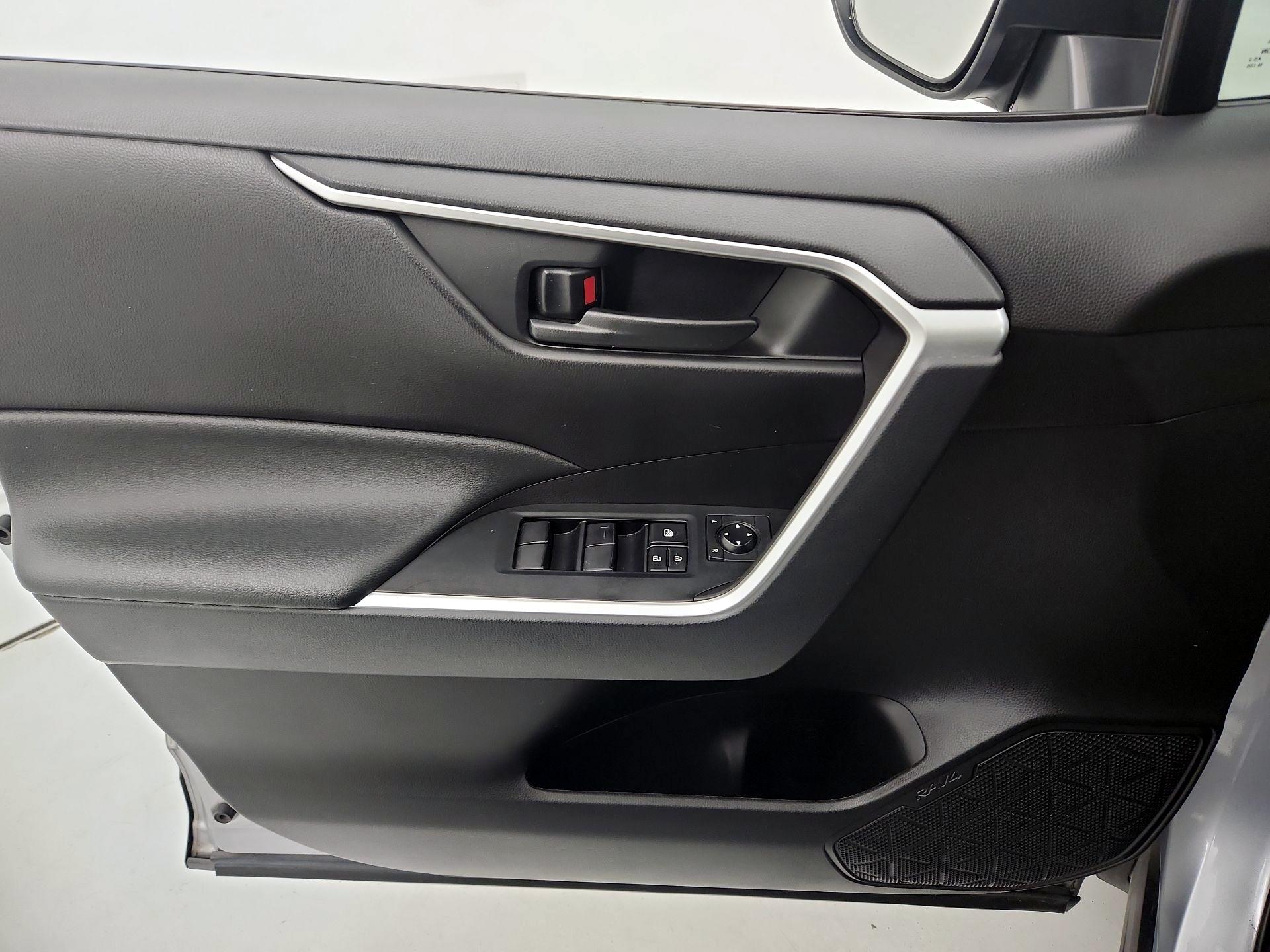 Thumbnail: 2022 Toyota RAV4 - 12