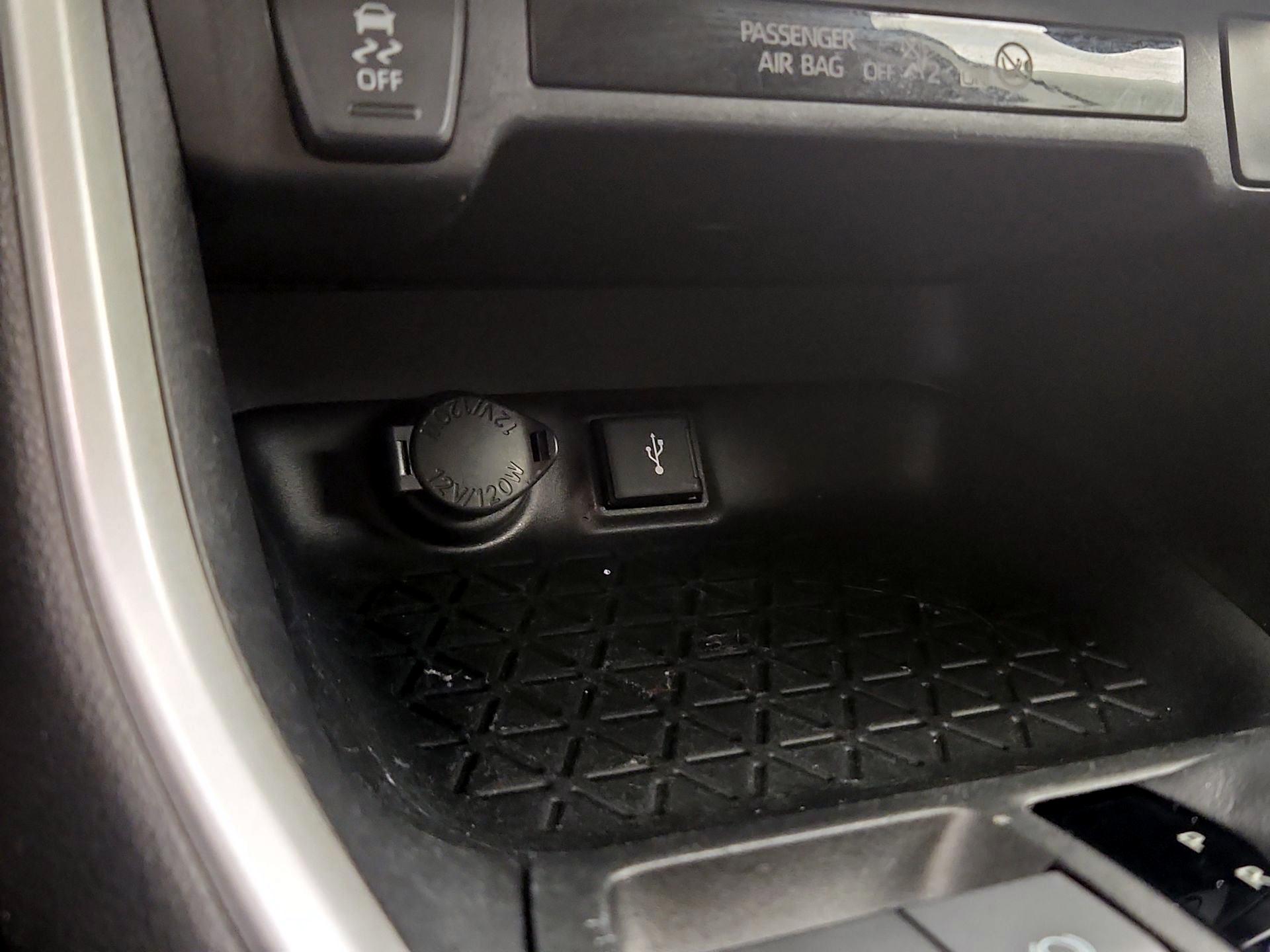 Thumbnail: 2022 Toyota RAV4 - 18