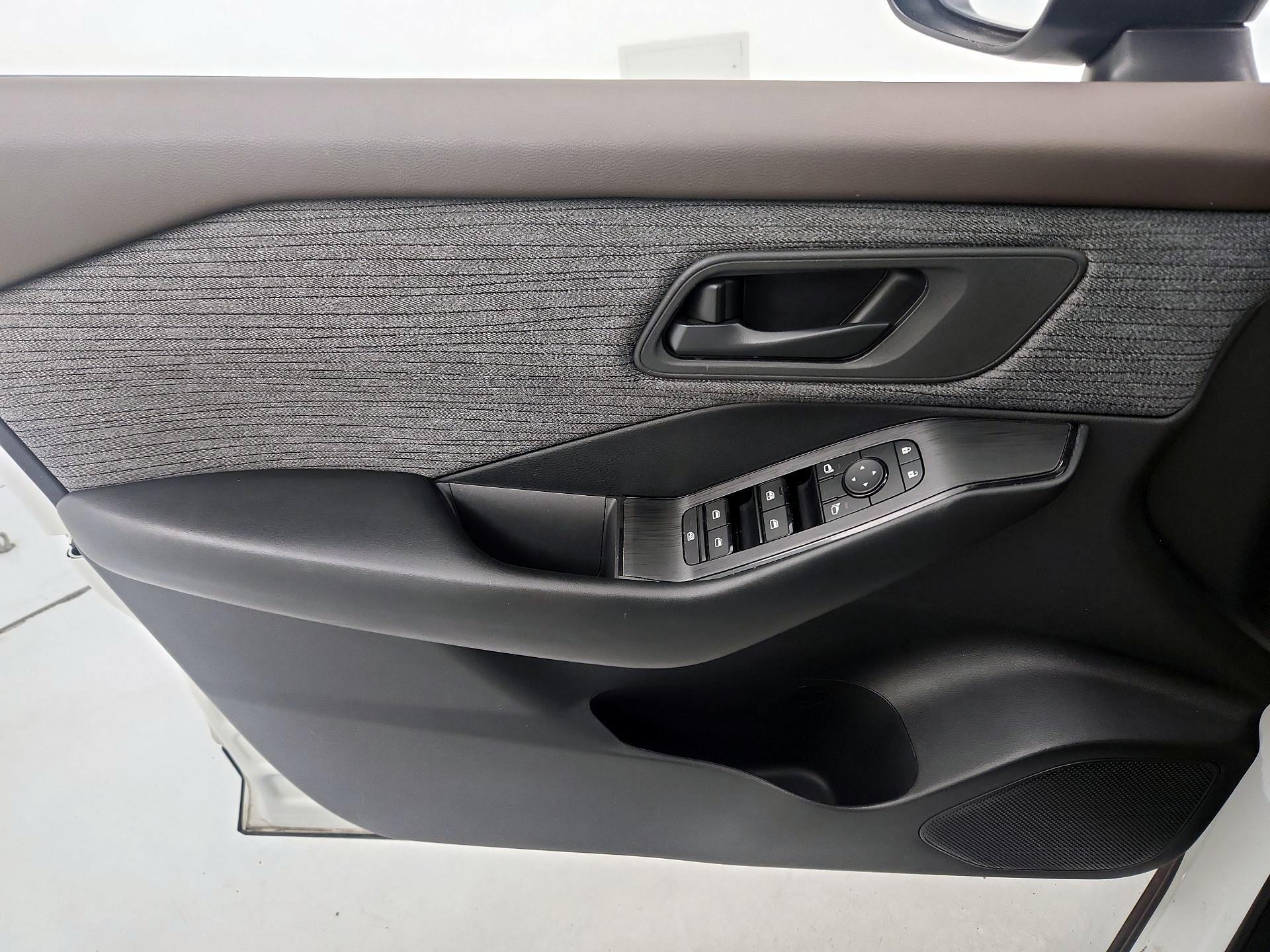 Thumbnail: 2023 Nissan Rogue - 12