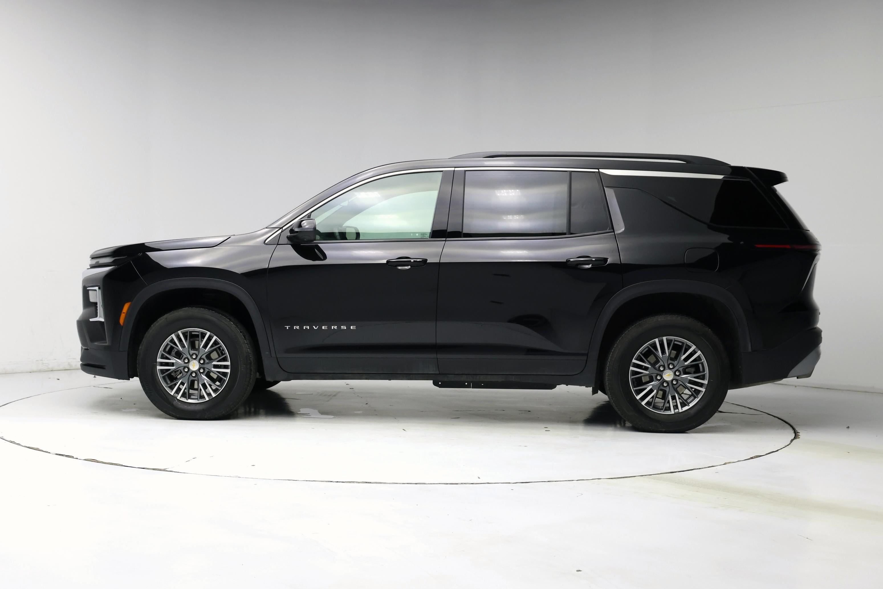 Thumbnail: 2024 Chevrolet Traverse - 3