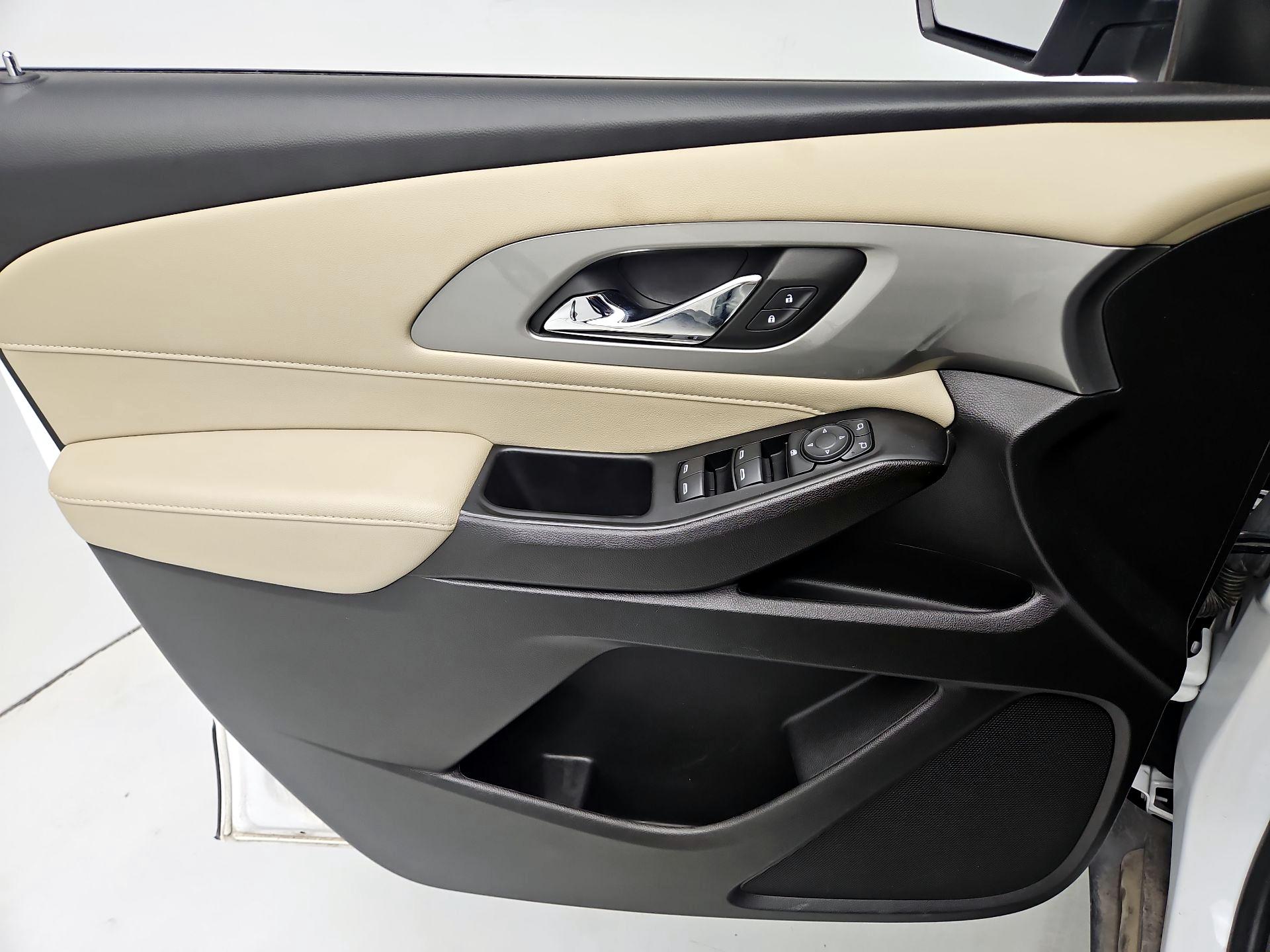 Thumbnail: 2023 Chevrolet Traverse - 12