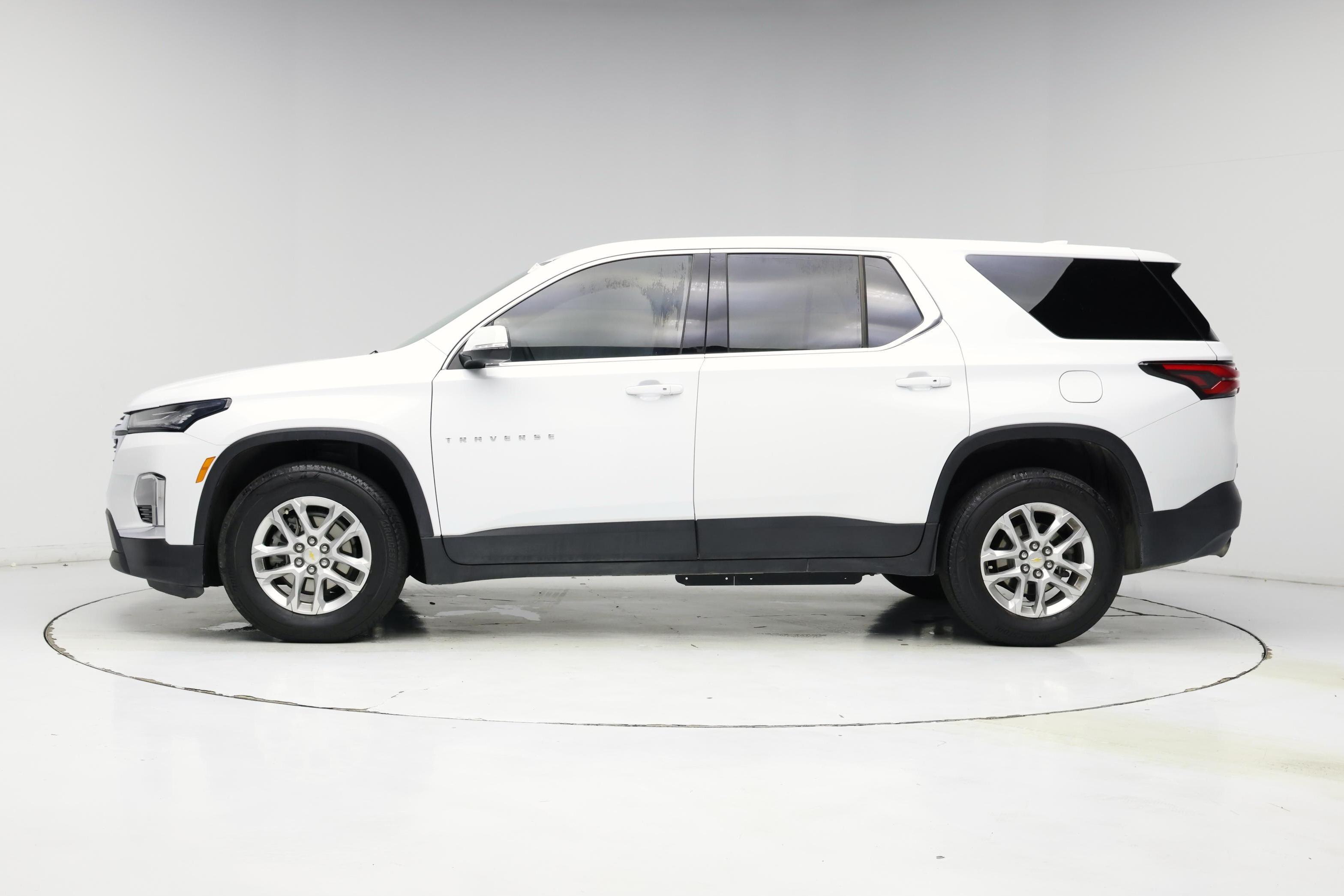 Thumbnail: 2023 Chevrolet Traverse - 3