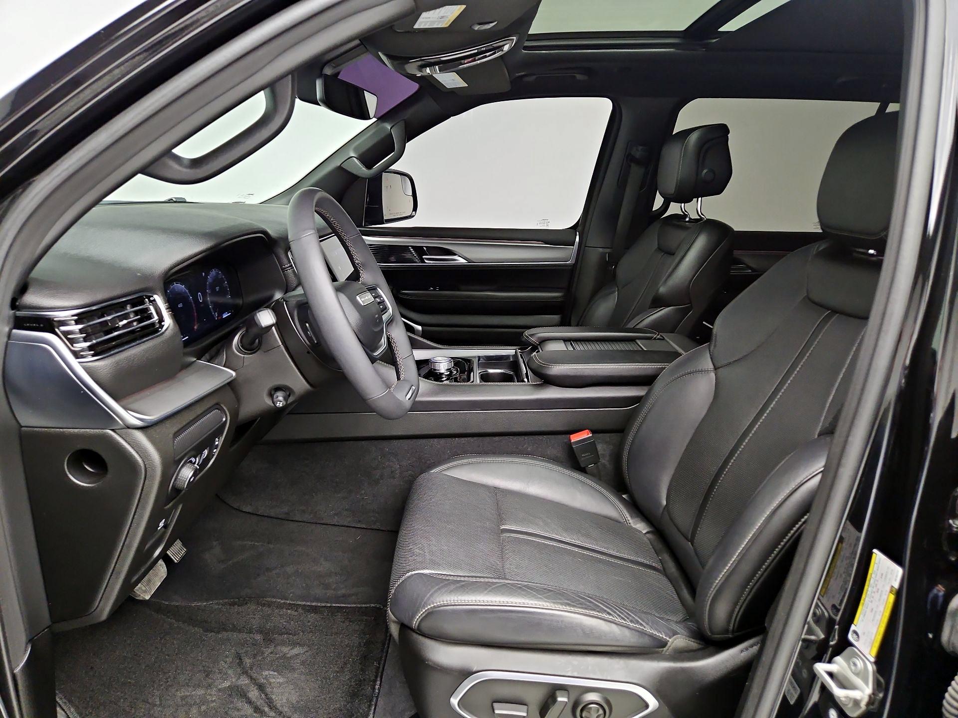 Thumbnail: 2024 Jeep Wagoneer - 11