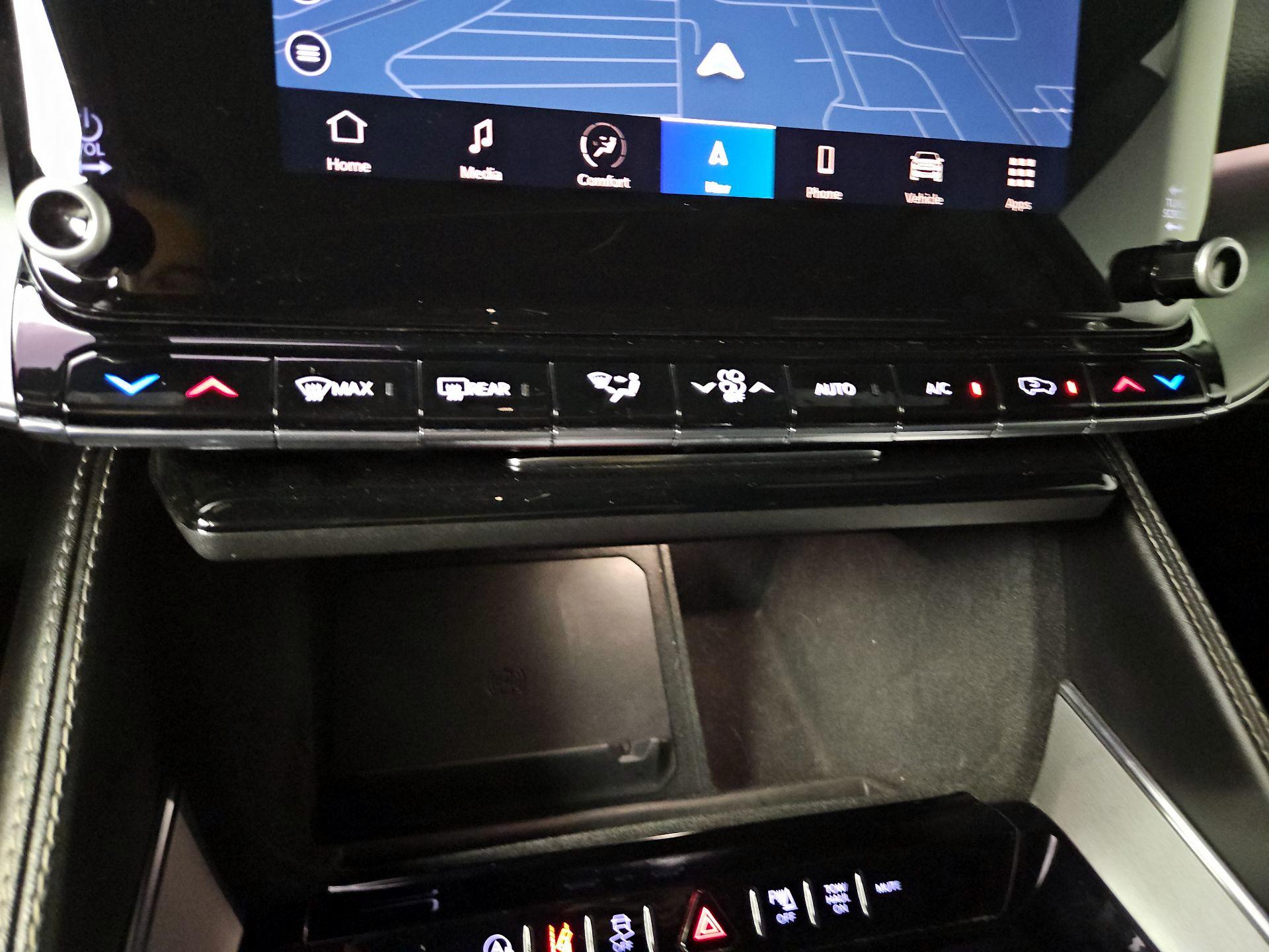 Thumbnail: 2024 Jeep Wagoneer - 17