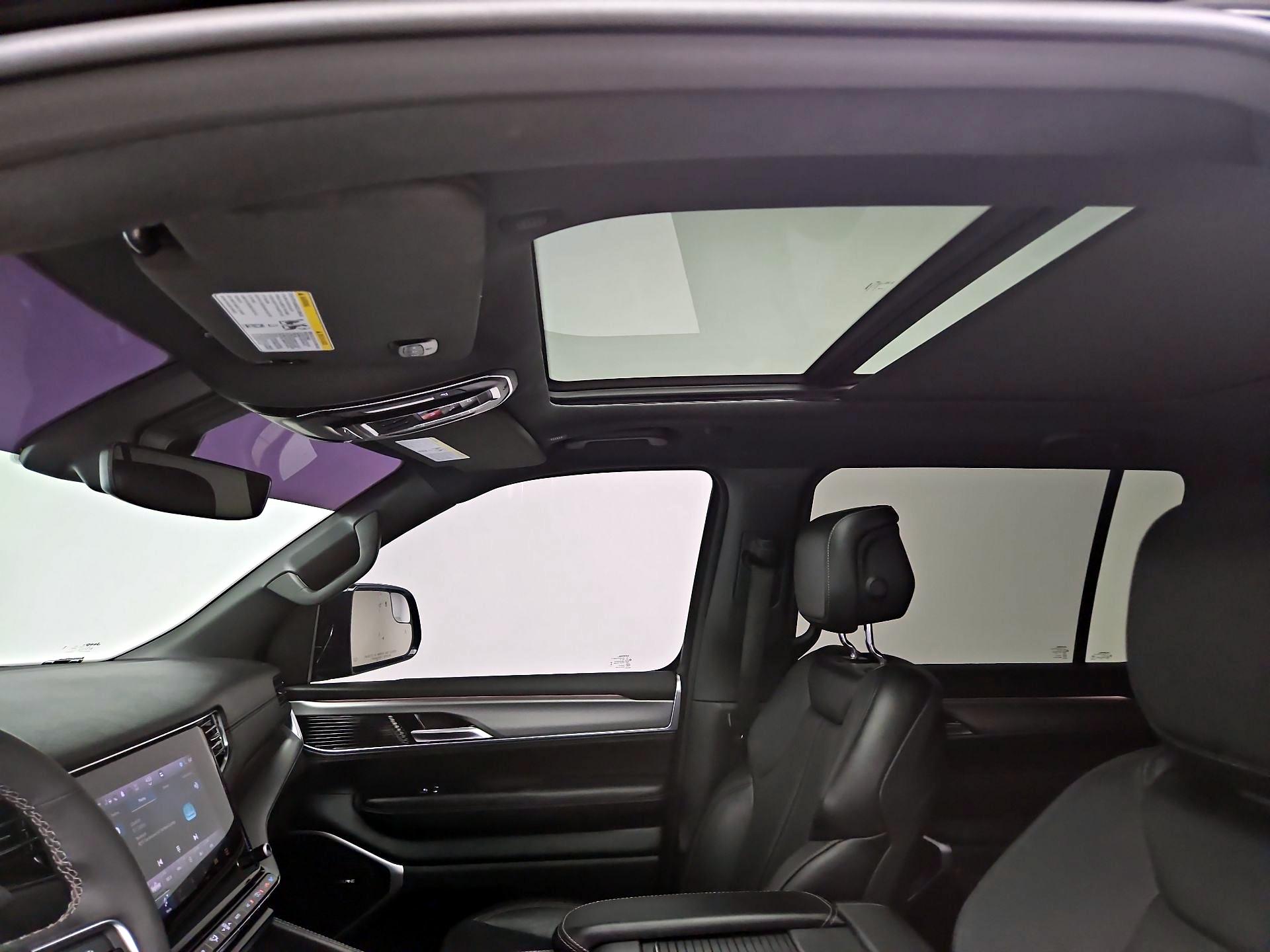 Thumbnail: 2024 Jeep Wagoneer - 20