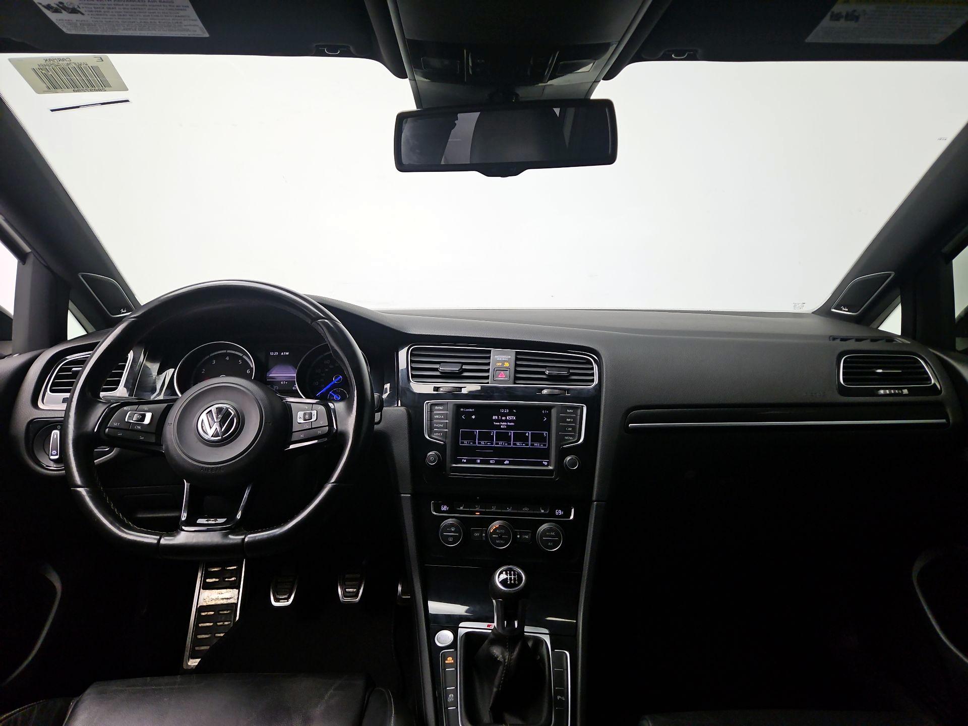 Thumbnail: 2016 Volkswagen Golf - 9