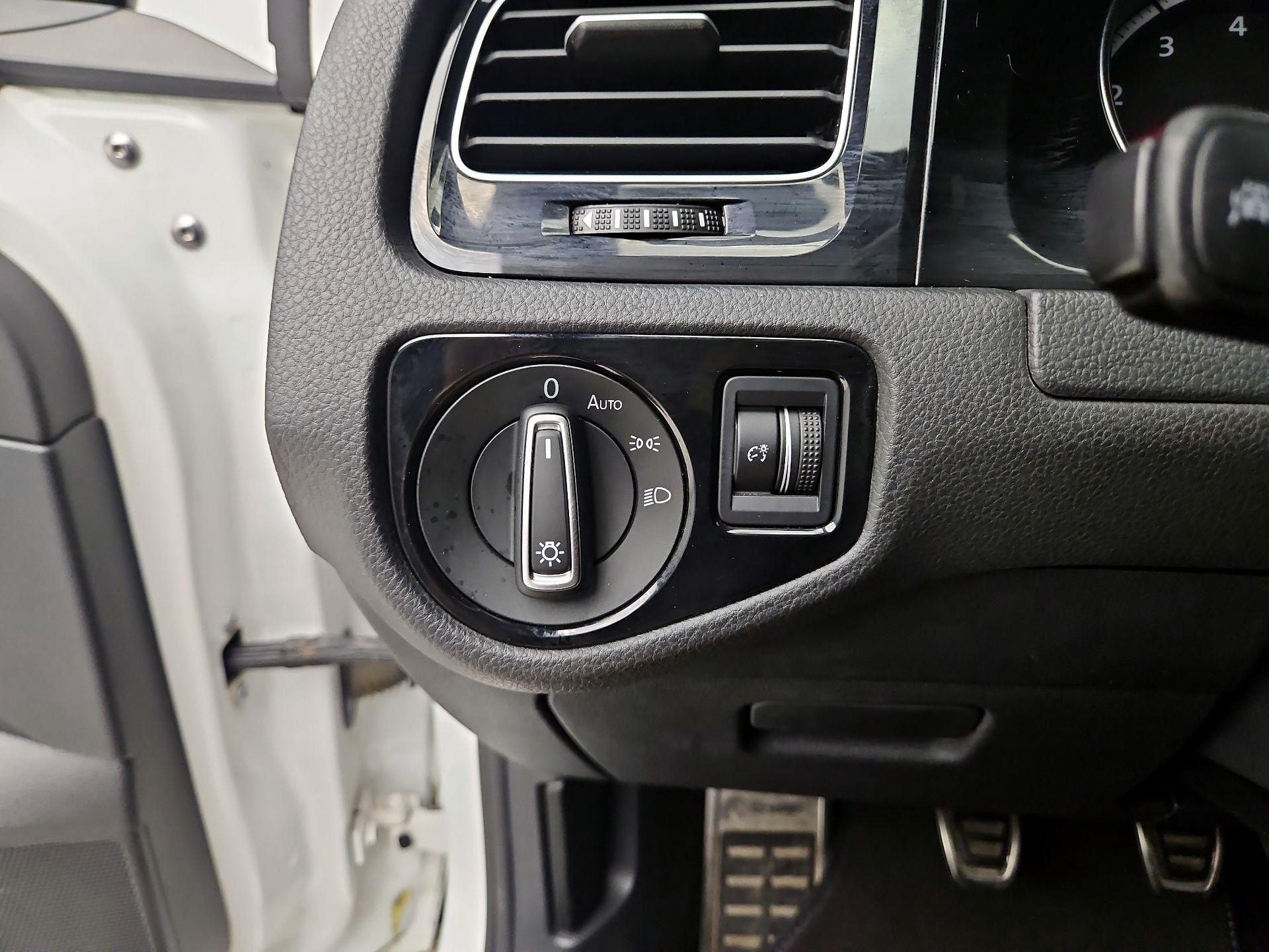 Thumbnail: 2016 Volkswagen Golf - 13