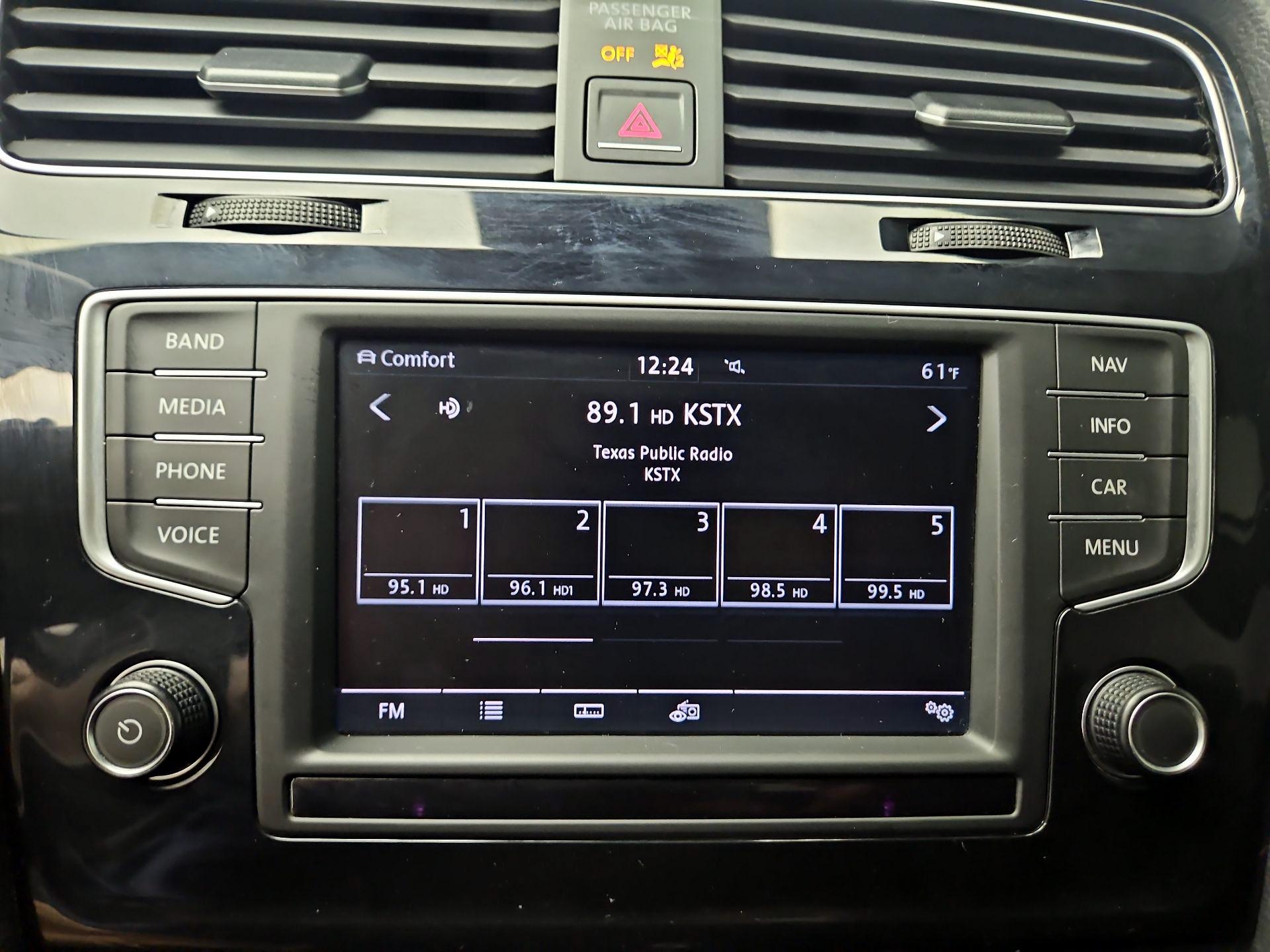 Thumbnail: 2016 Volkswagen Golf - 15