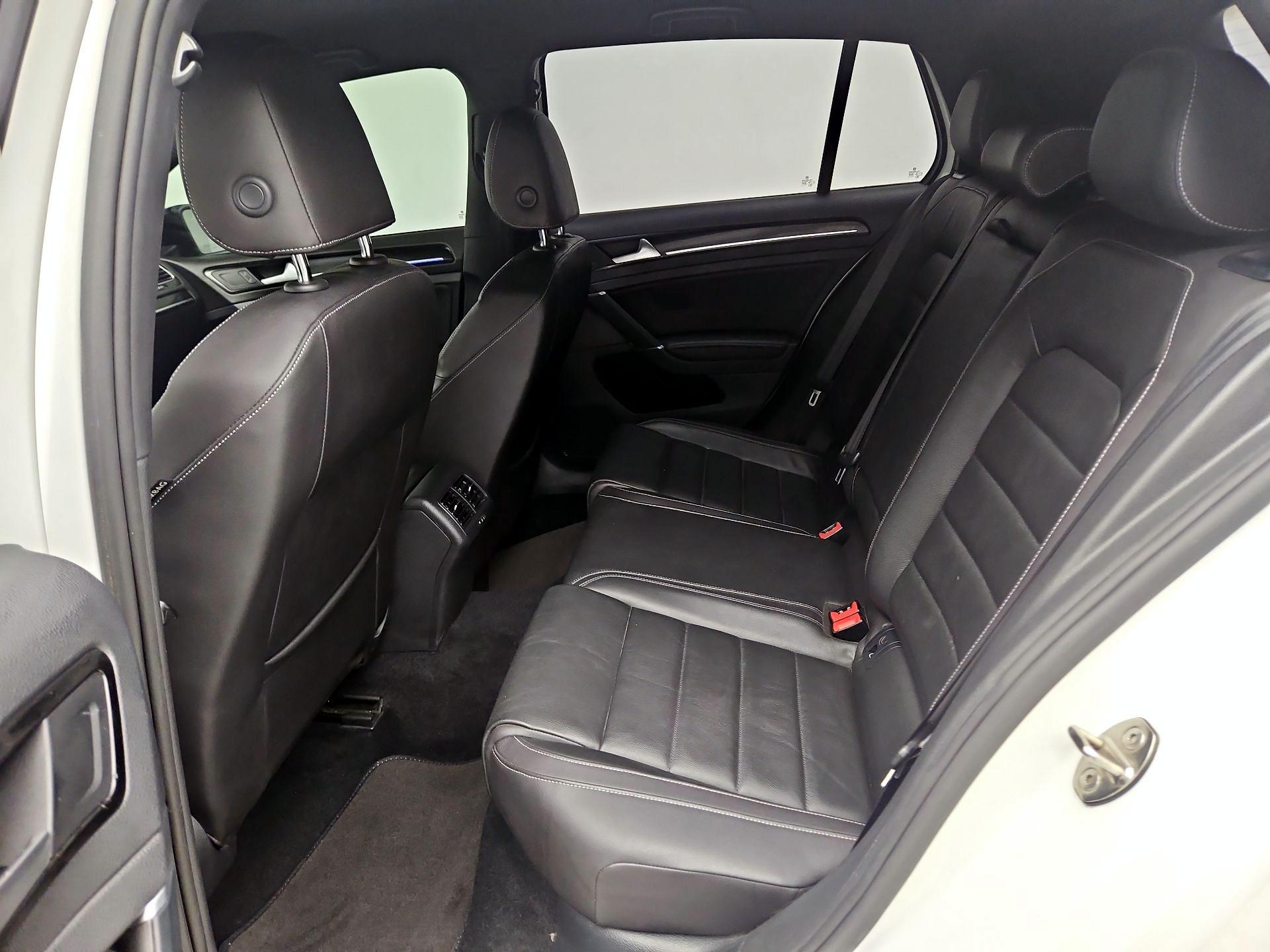 Thumbnail: 2016 Volkswagen Golf - 19