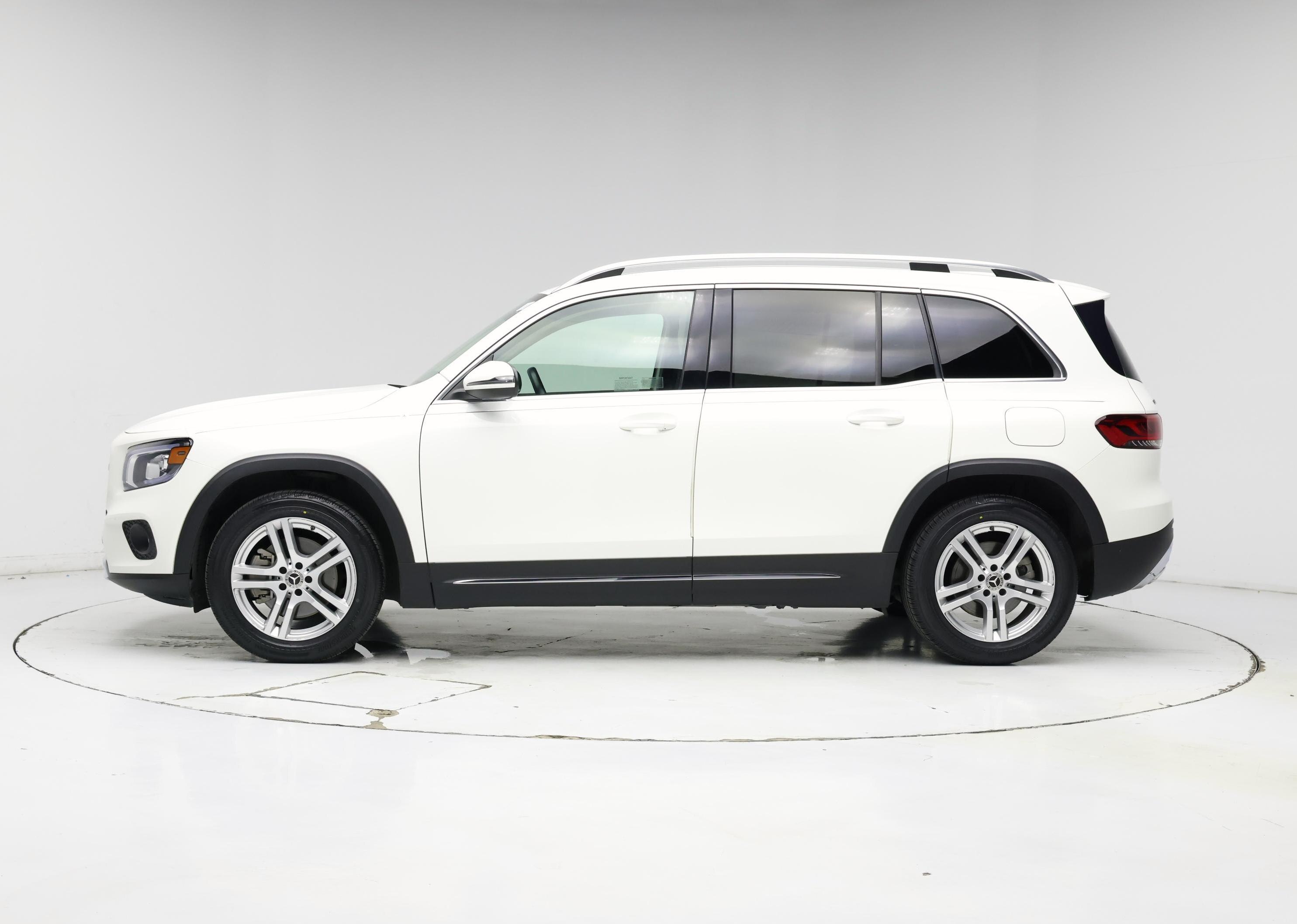 Thumbnail: 2021 Mercedes-Benz GLB - 3