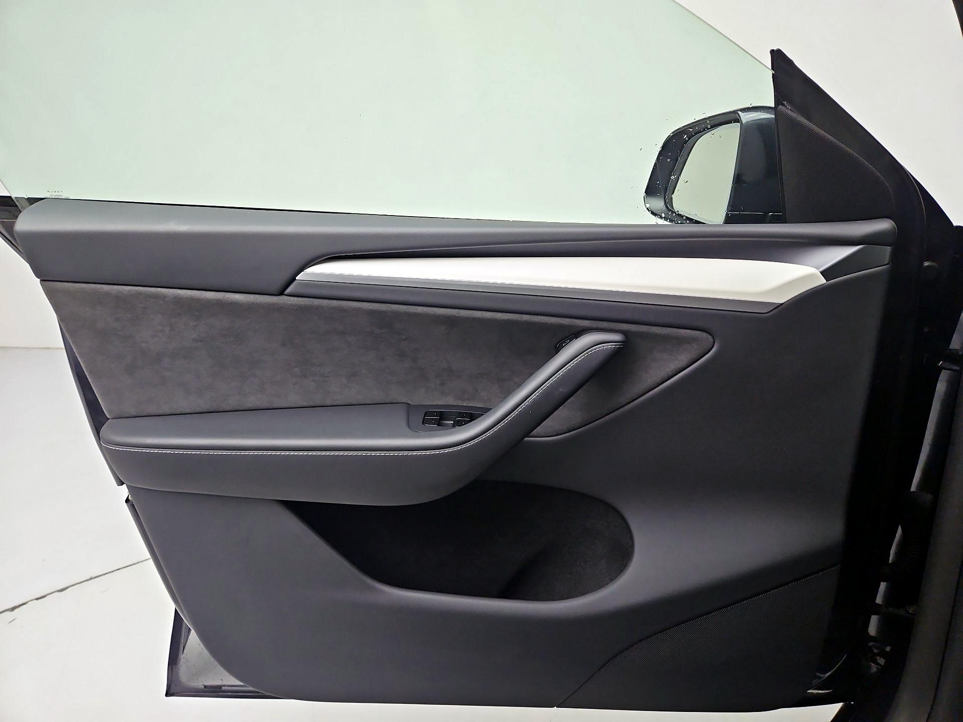 Thumbnail: 2025 Tesla Model Y - 12