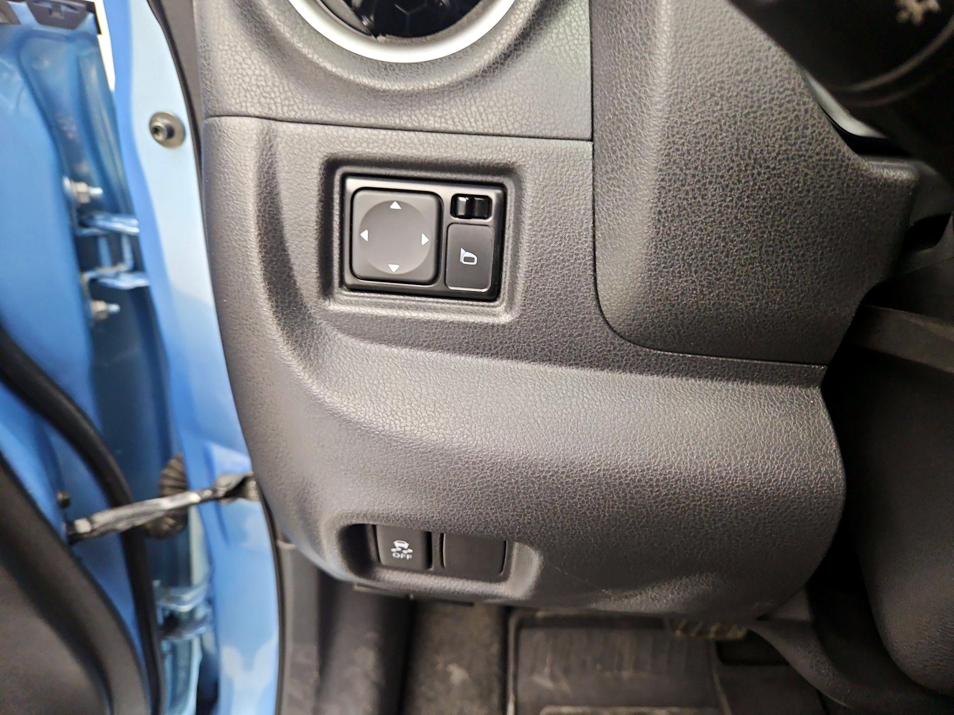 Thumbnail: 2014 Nissan Versa Note - 13