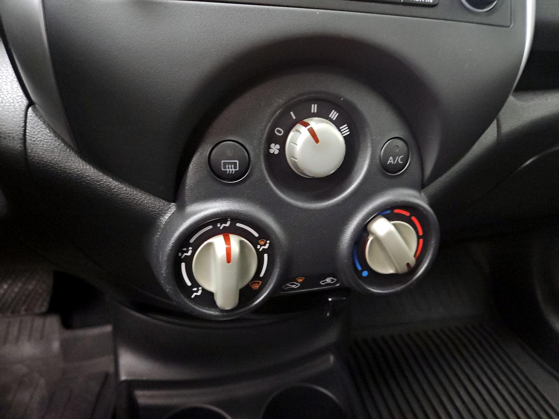 Thumbnail: 2014 Nissan Versa Note - 15