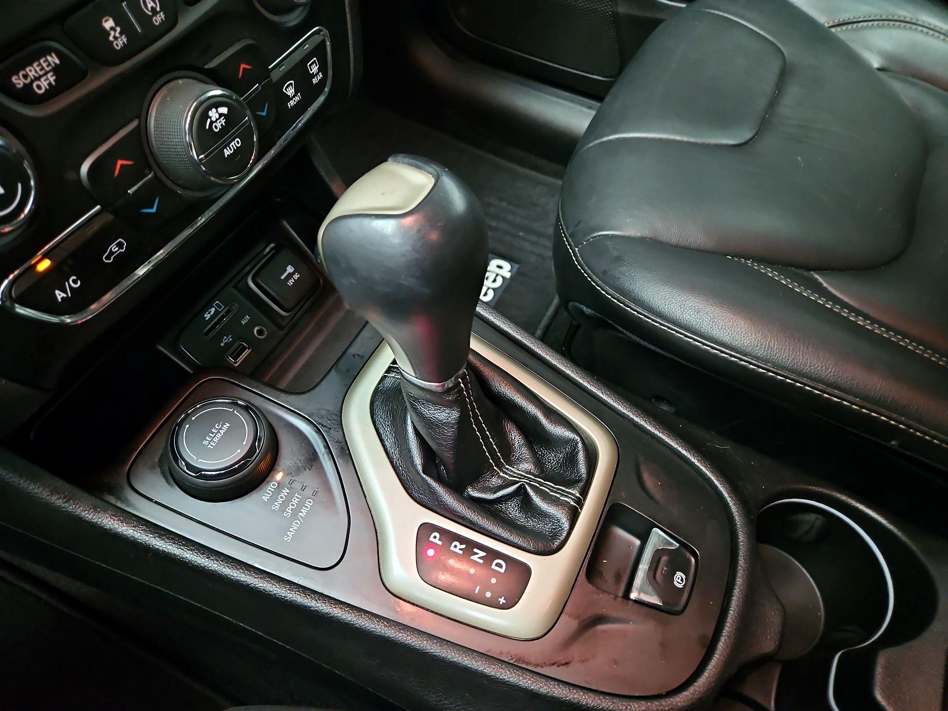 Thumbnail: 2016 Jeep Cherokee - 16