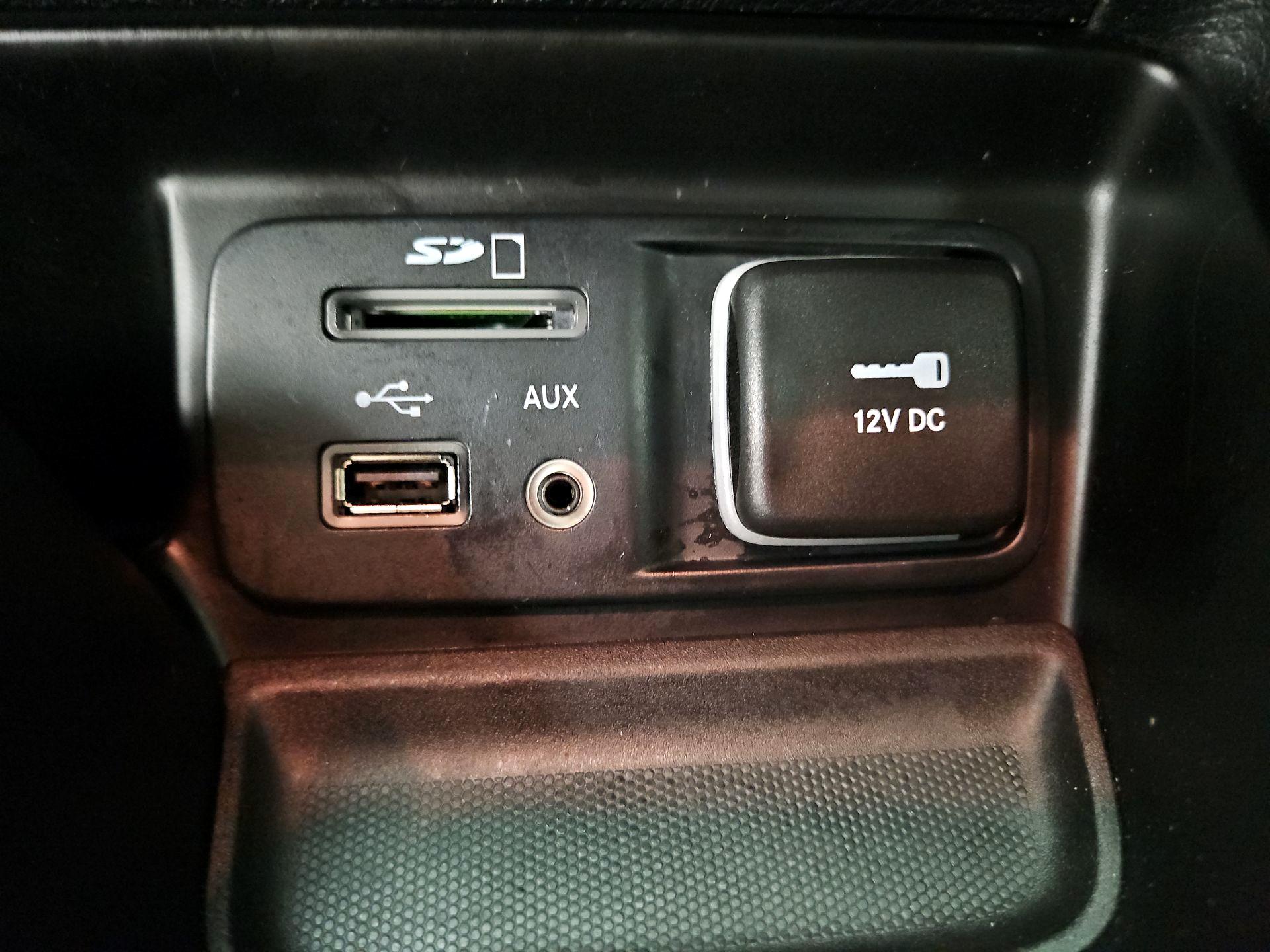 Thumbnail: 2016 Jeep Cherokee - 17