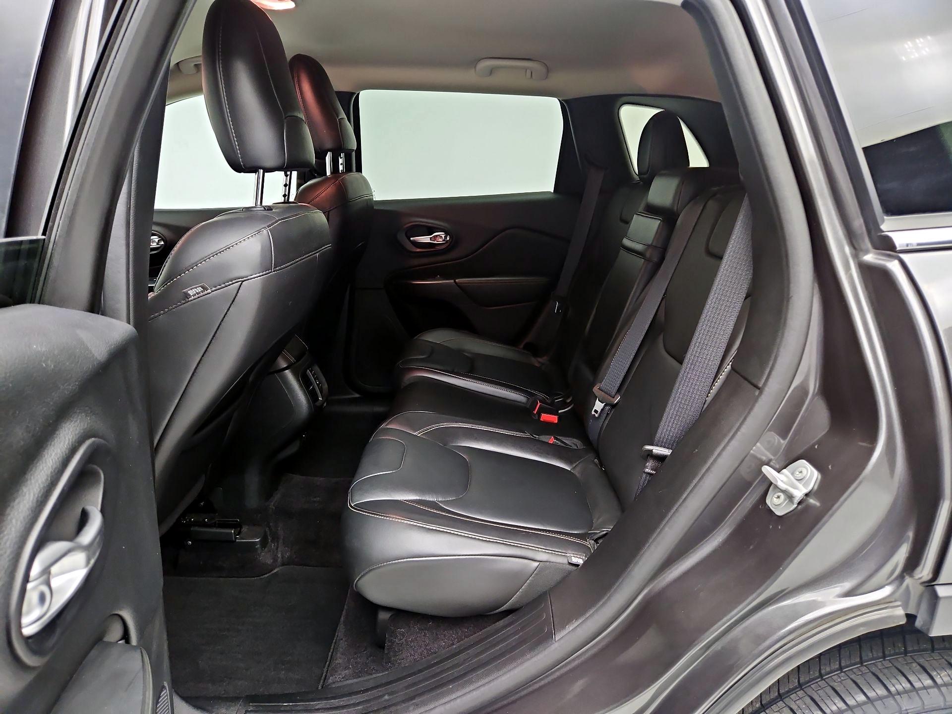 Thumbnail: 2016 Jeep Cherokee - 18