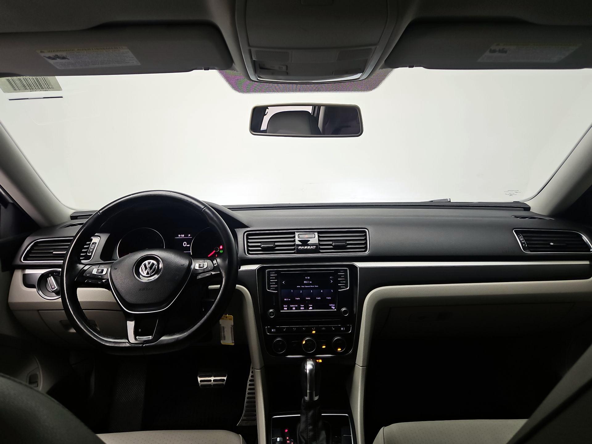 Thumbnail: 2018 Volkswagen Passat - 9