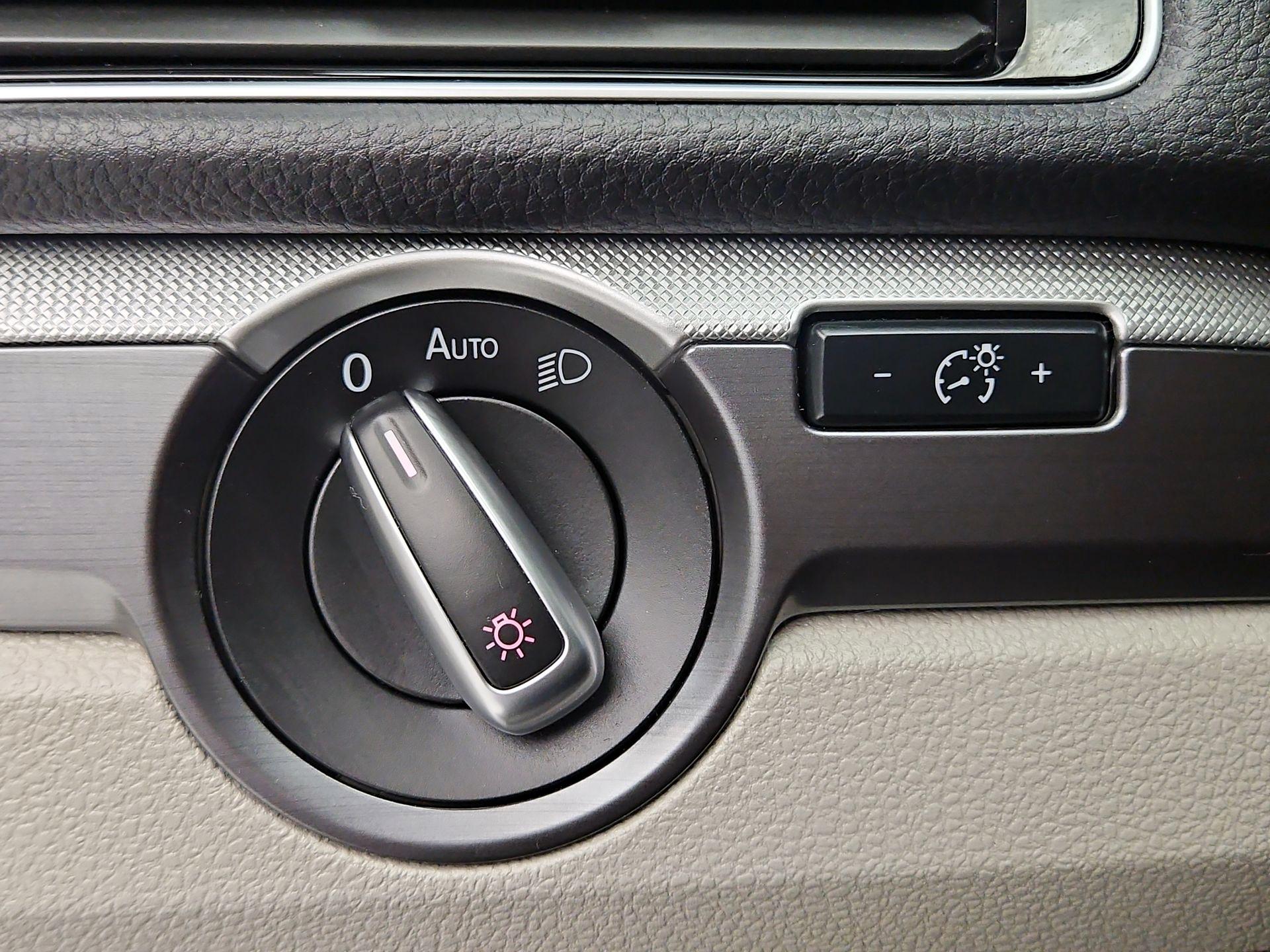 Thumbnail: 2018 Volkswagen Passat - 13