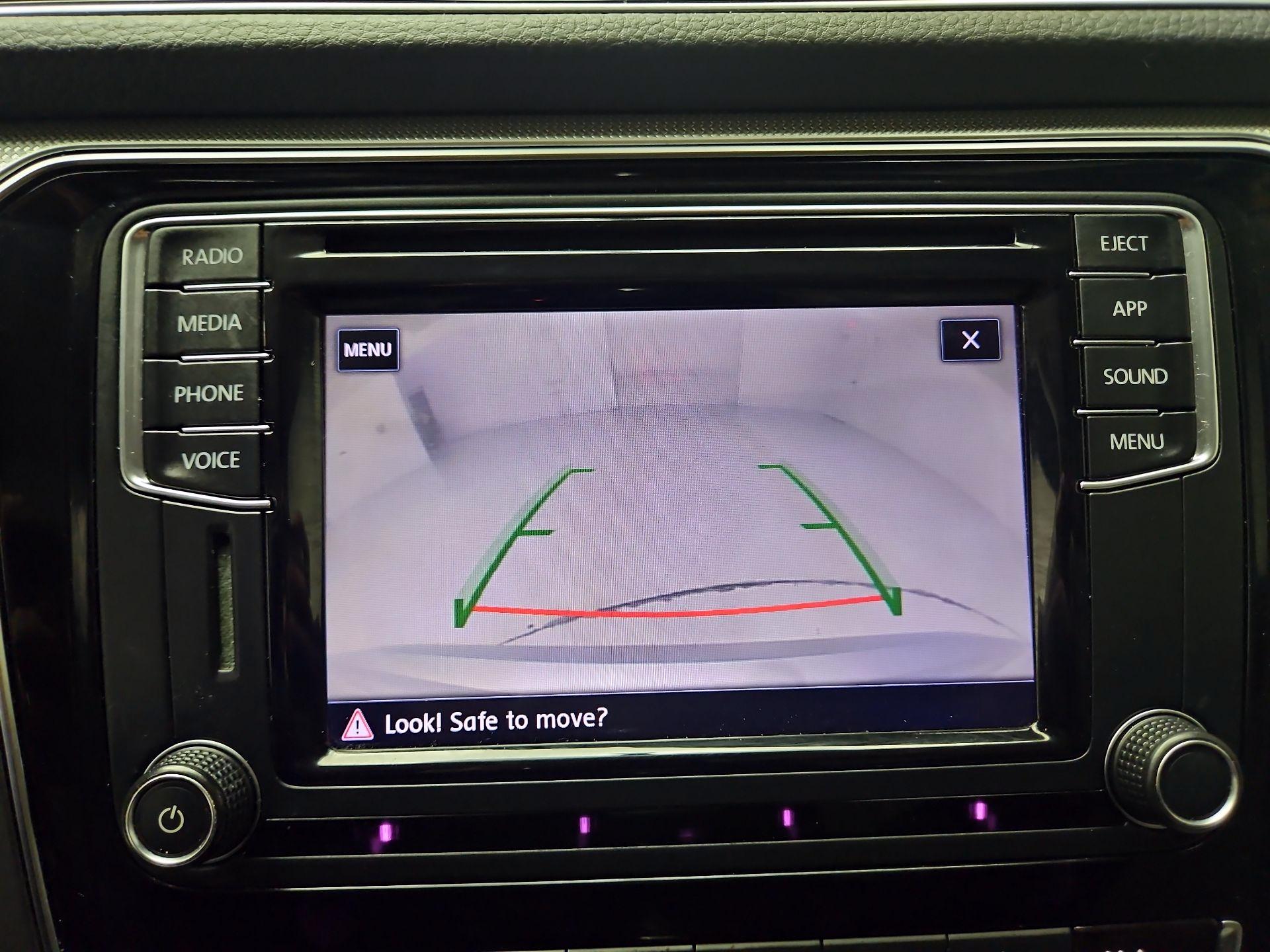 Thumbnail: 2018 Volkswagen Passat - 14