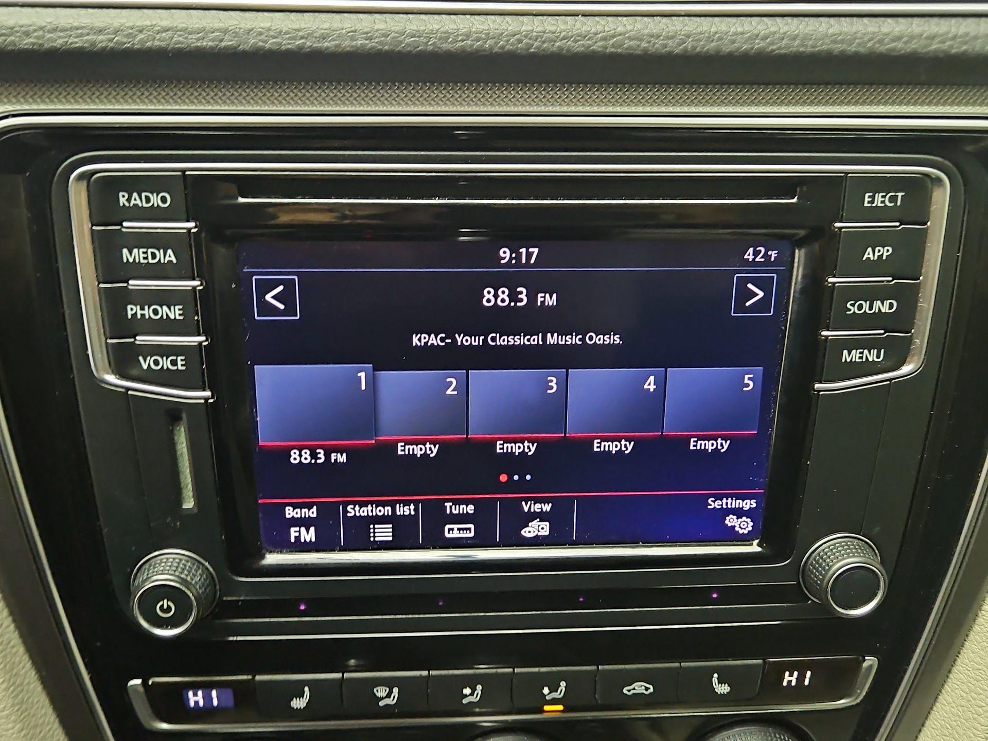 Thumbnail: 2018 Volkswagen Passat - 15