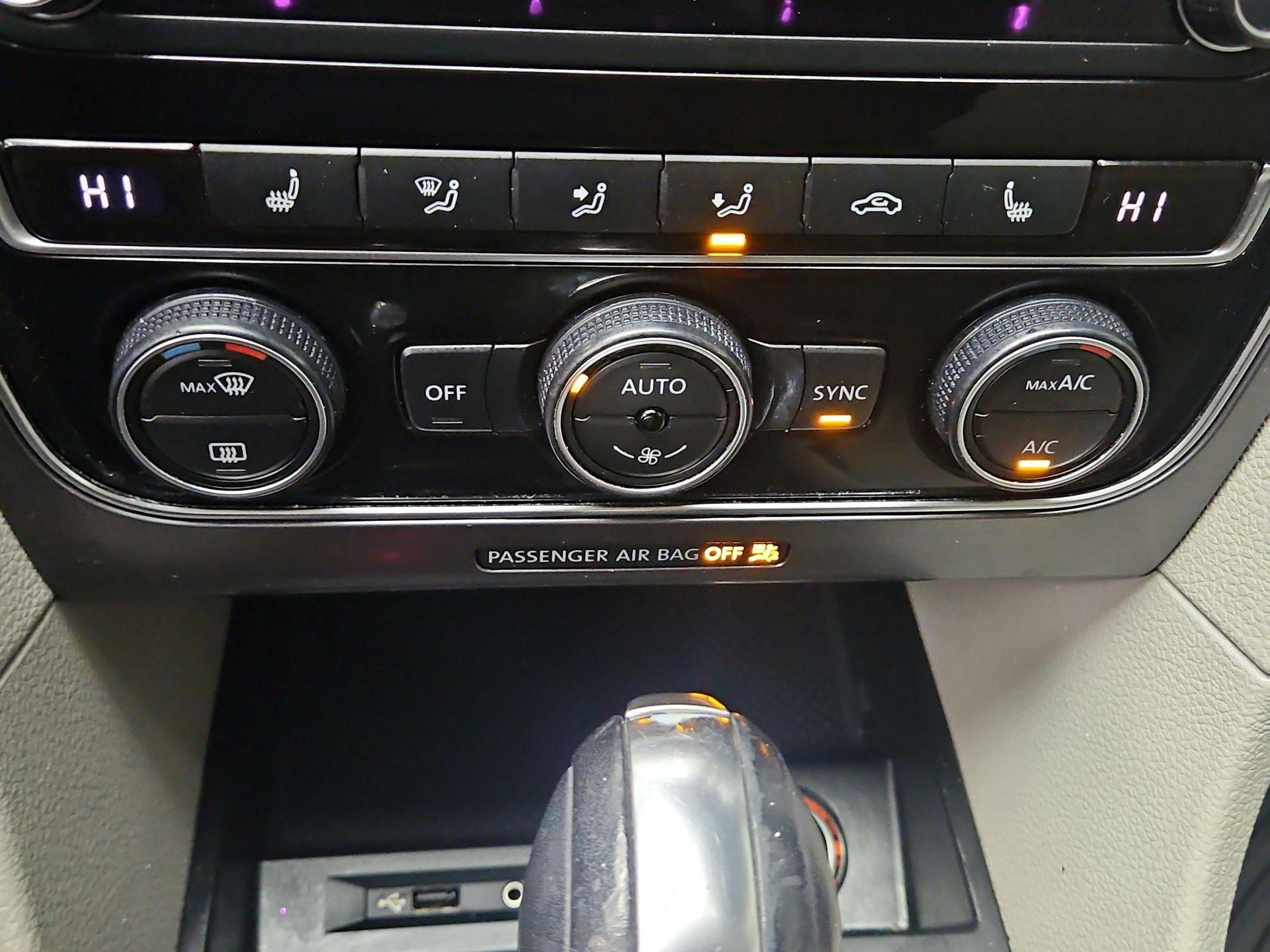 Thumbnail: 2018 Volkswagen Passat - 16