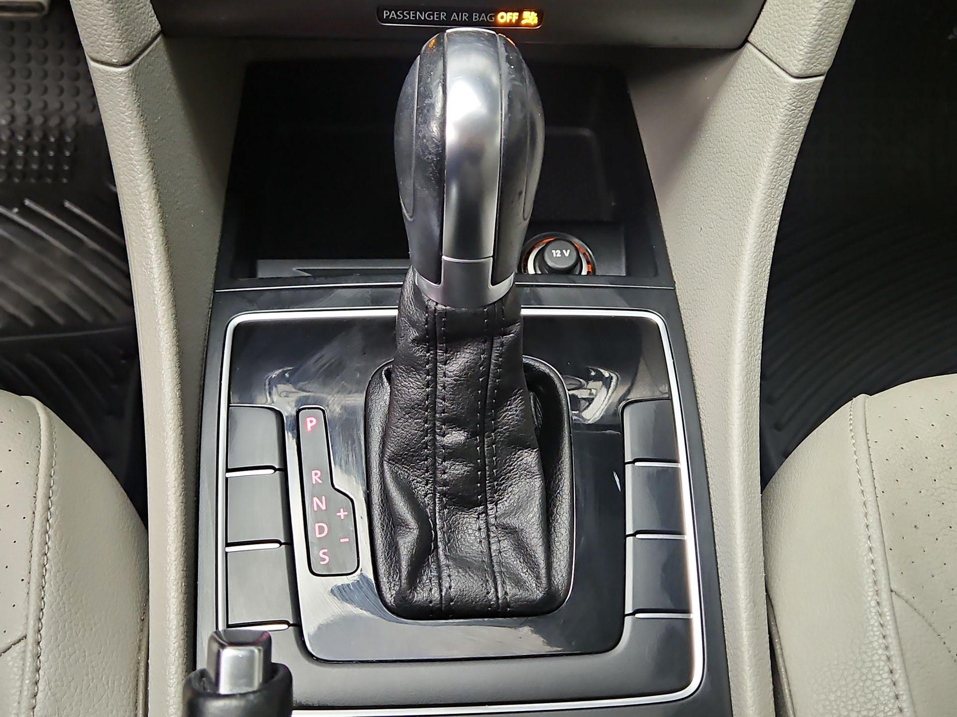 Thumbnail: 2018 Volkswagen Passat - 17