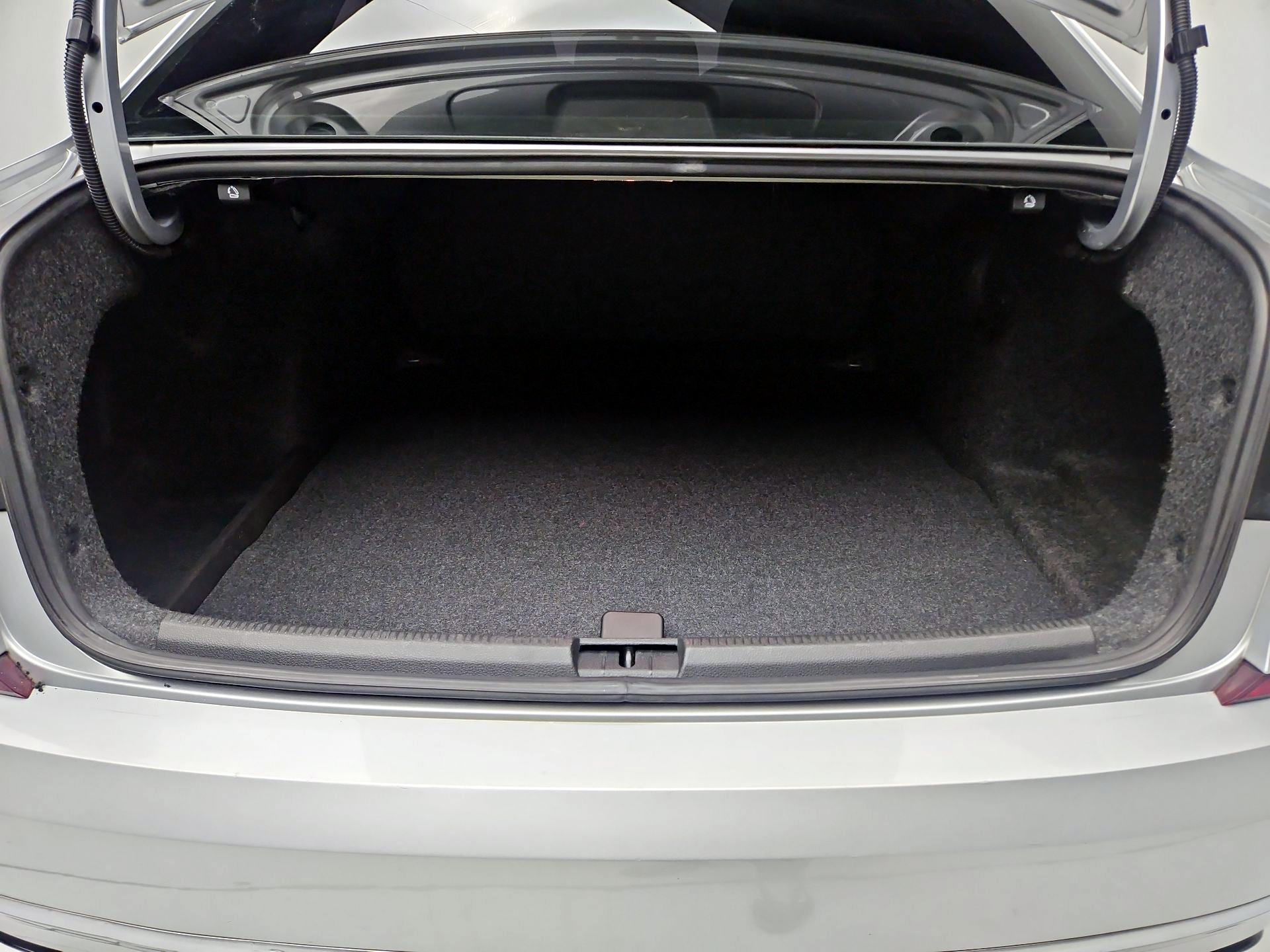 Thumbnail: 2018 Volkswagen Passat - 20