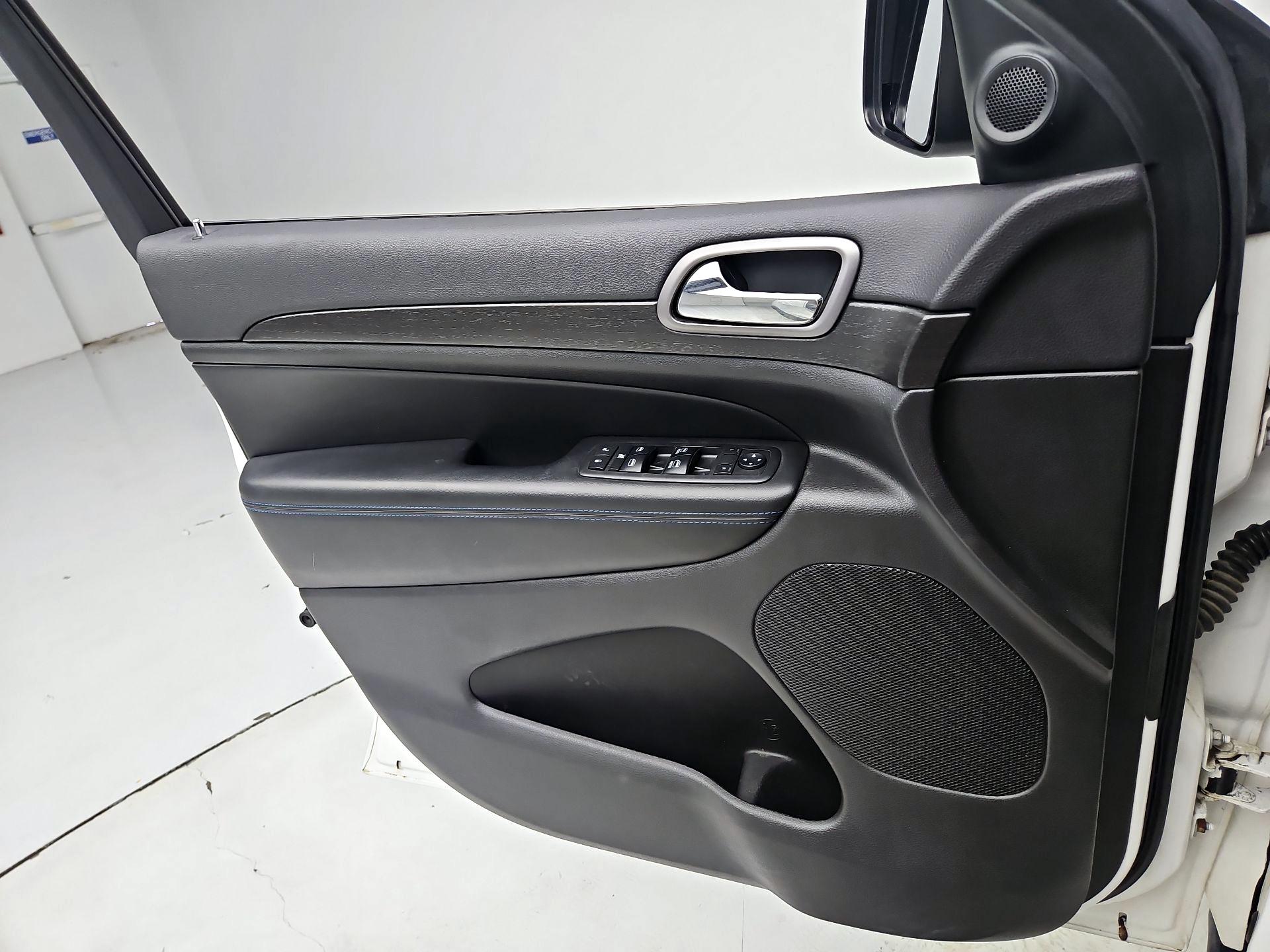 Thumbnail: 2018 Jeep Grand Cherokee - 12