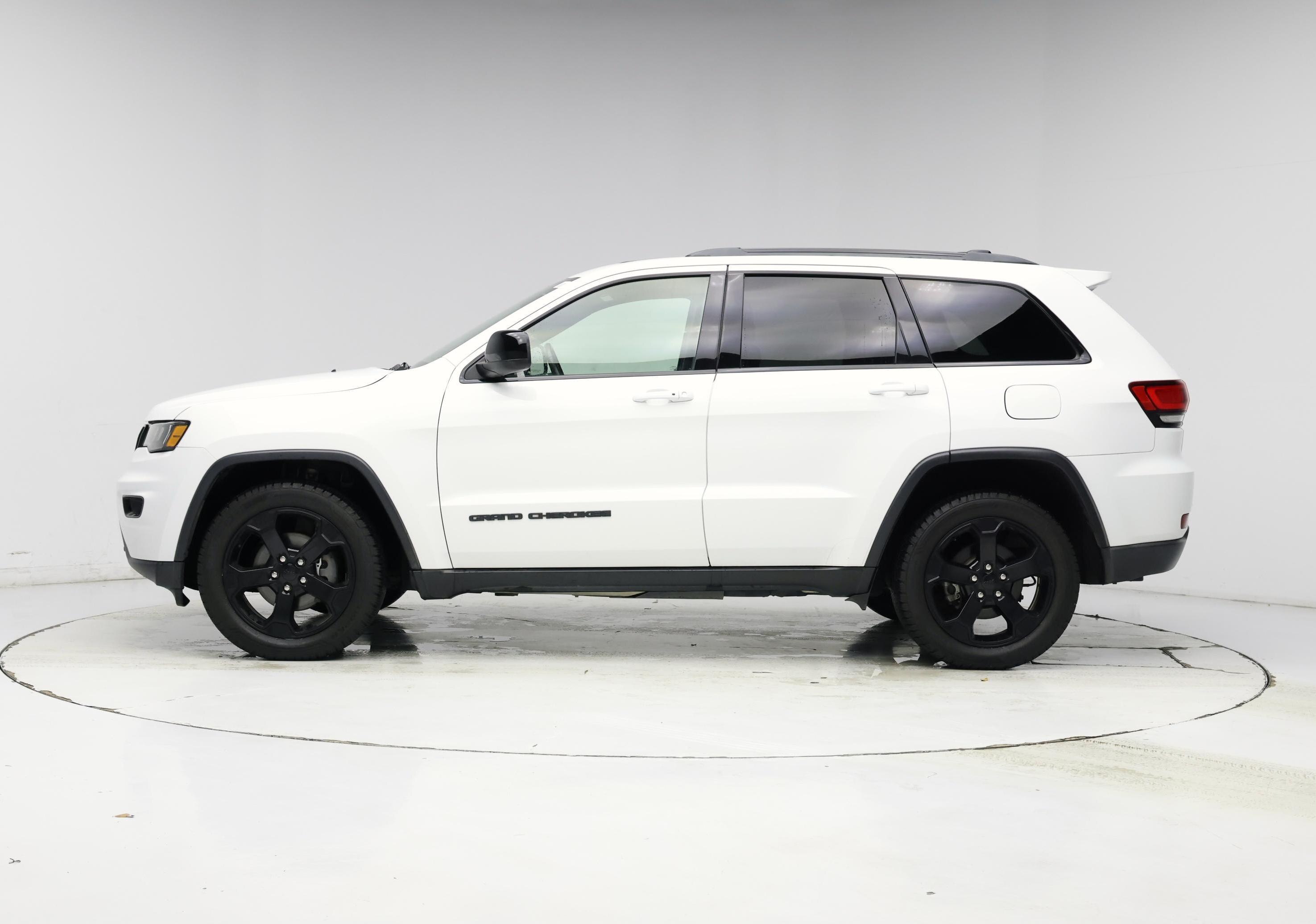 Thumbnail: 2018 Jeep Grand Cherokee - 3