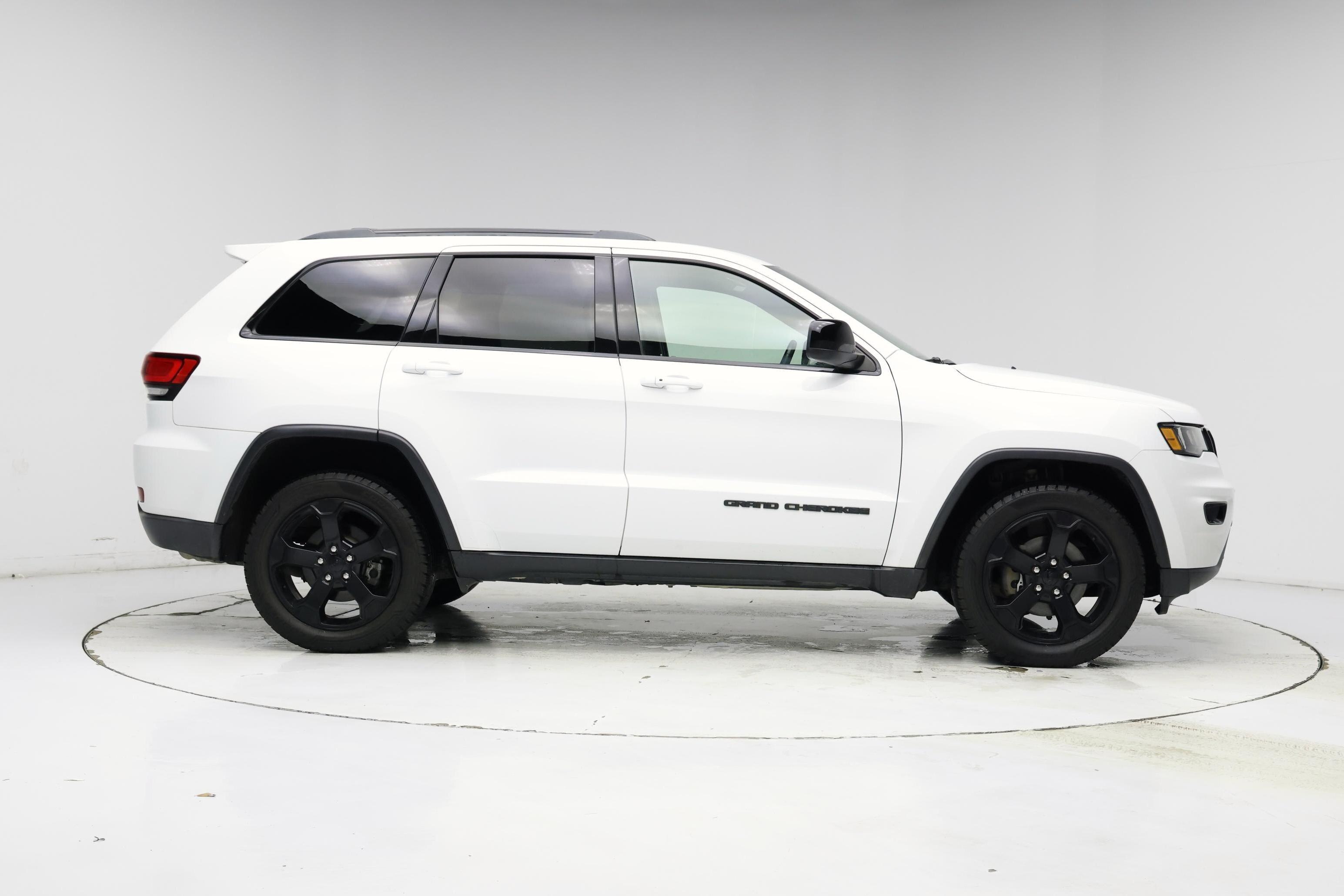Thumbnail: 2018 Jeep Grand Cherokee - 7
