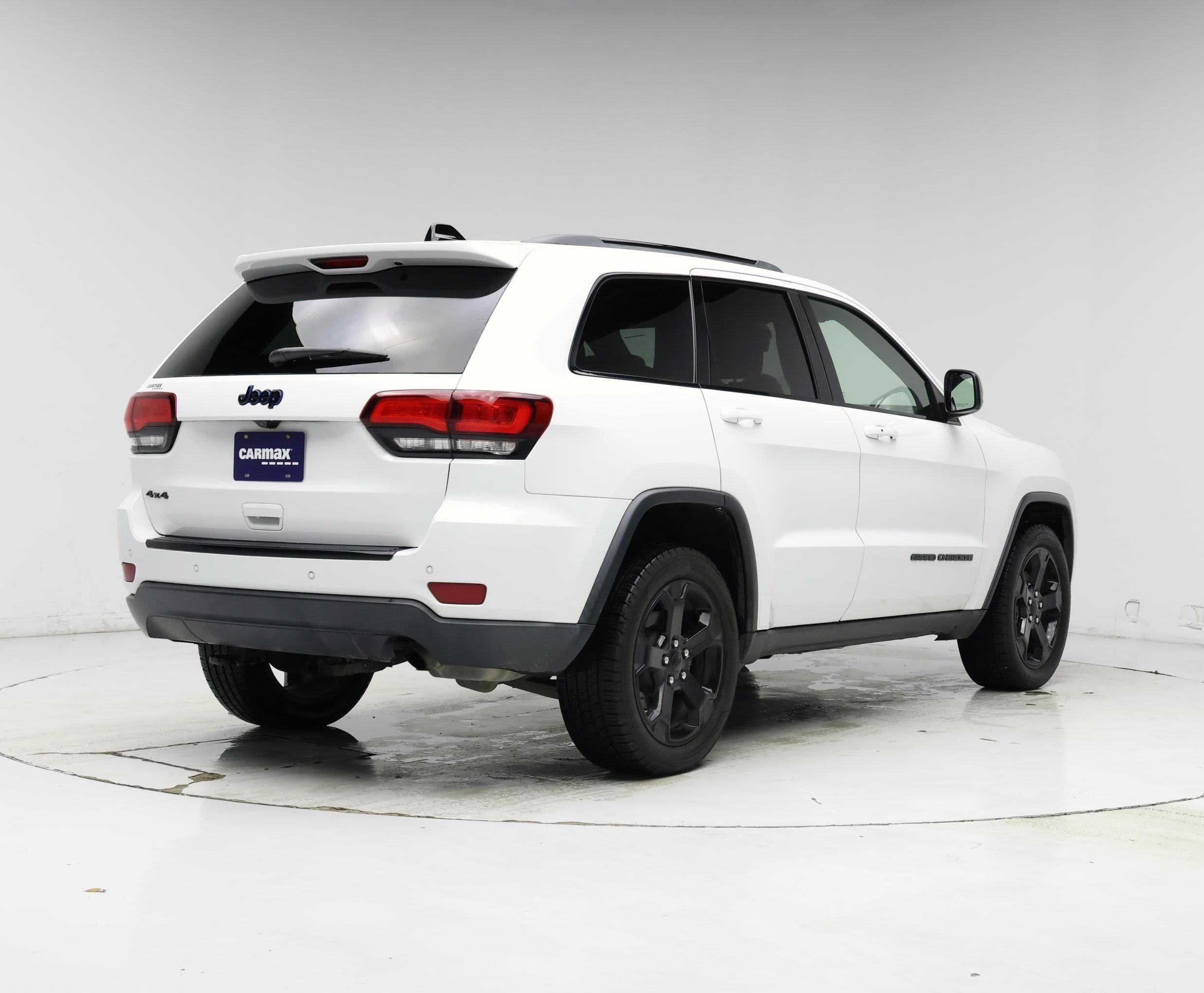 Thumbnail: 2018 Jeep Grand Cherokee - 8