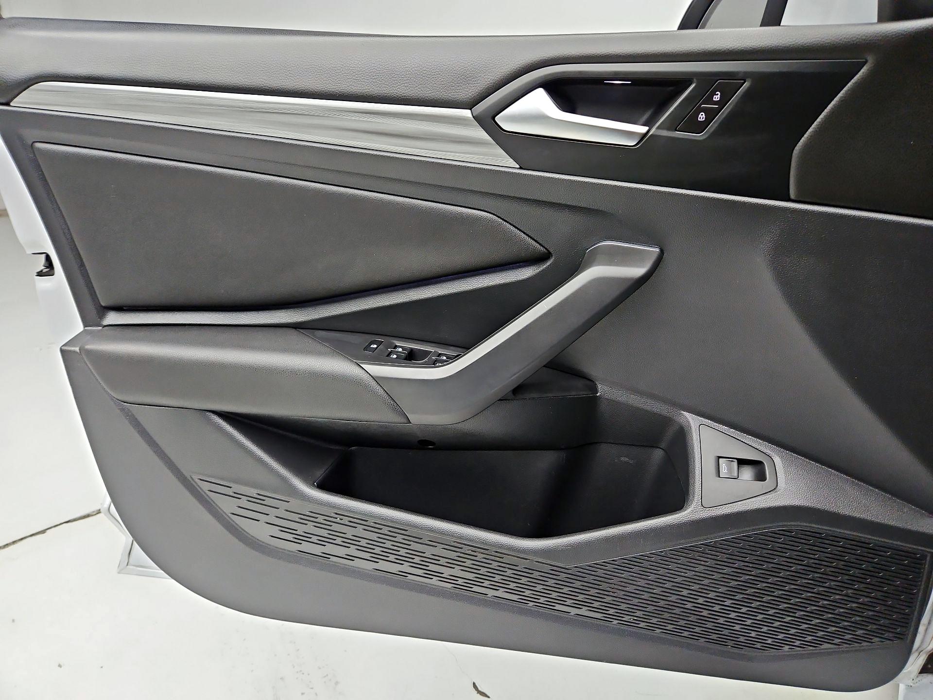 Thumbnail: 2019 Volkswagen Jetta - 12