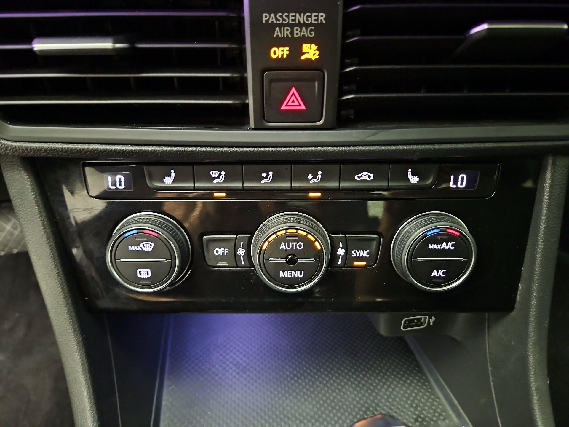 Thumbnail: 2019 Volkswagen Jetta - 16