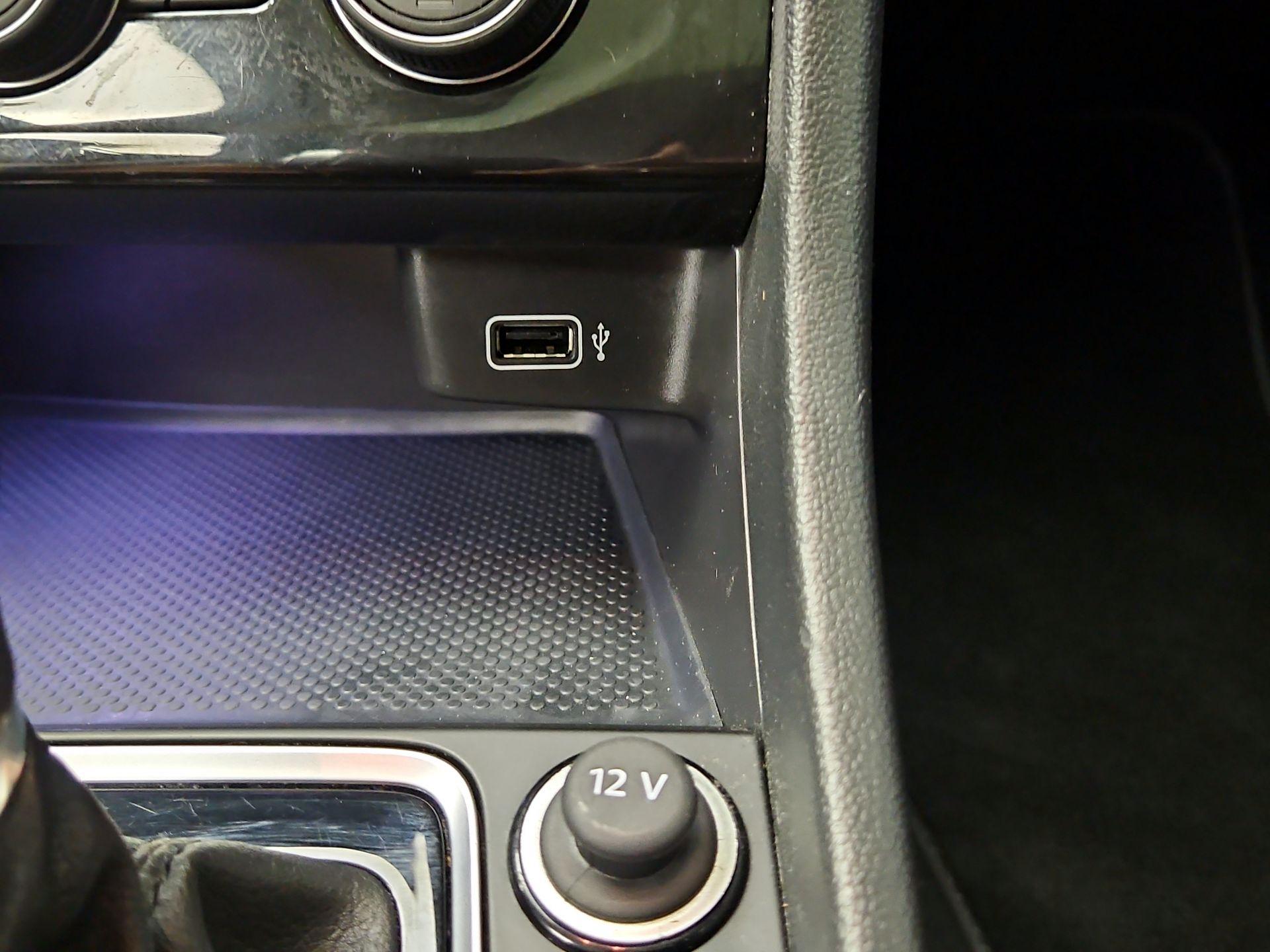 Thumbnail: 2019 Volkswagen Jetta - 18